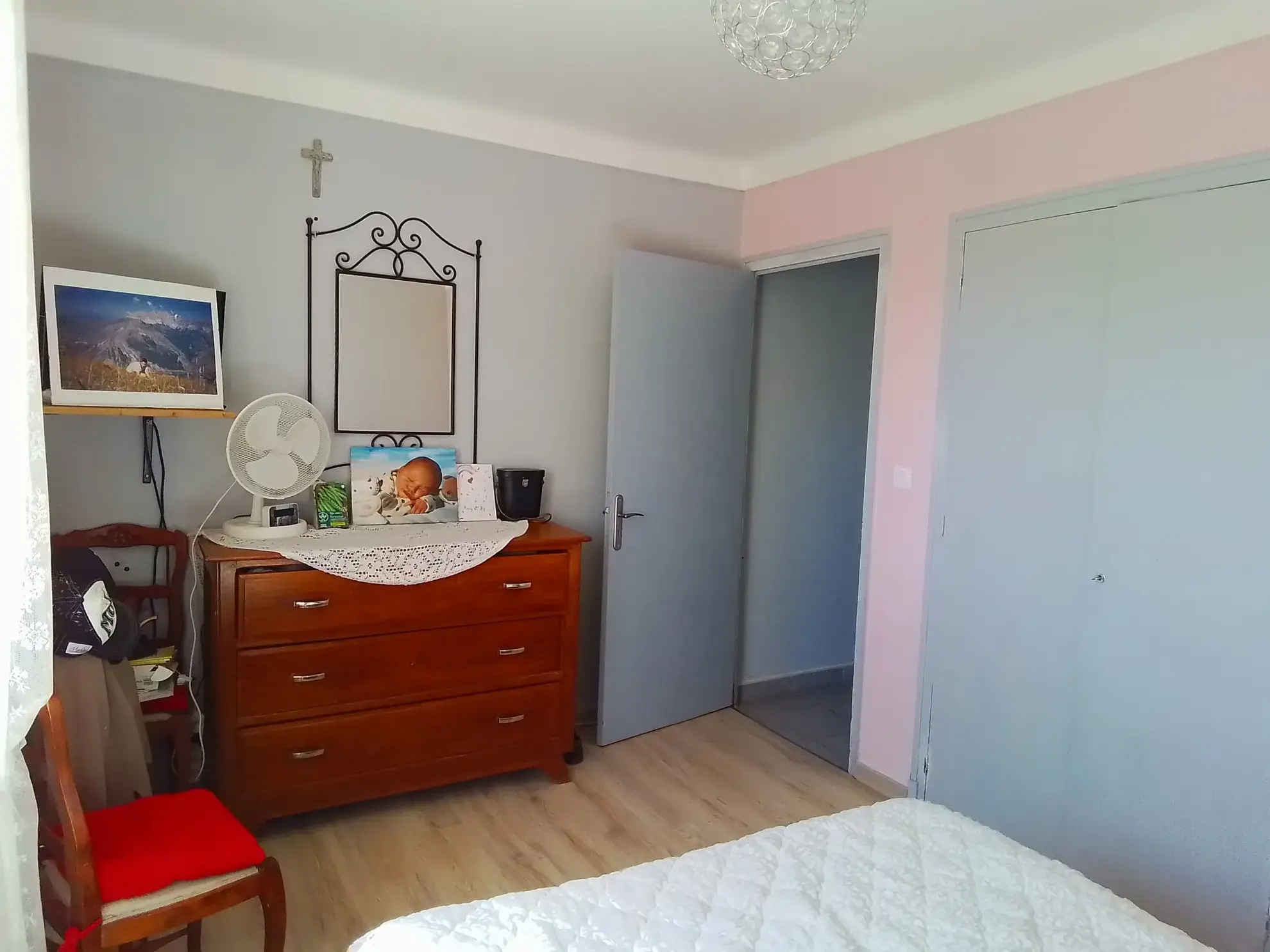 Belle villa ardéchoise de 90 m² avec jardin fleuri et vue imprenable à Chassiers 