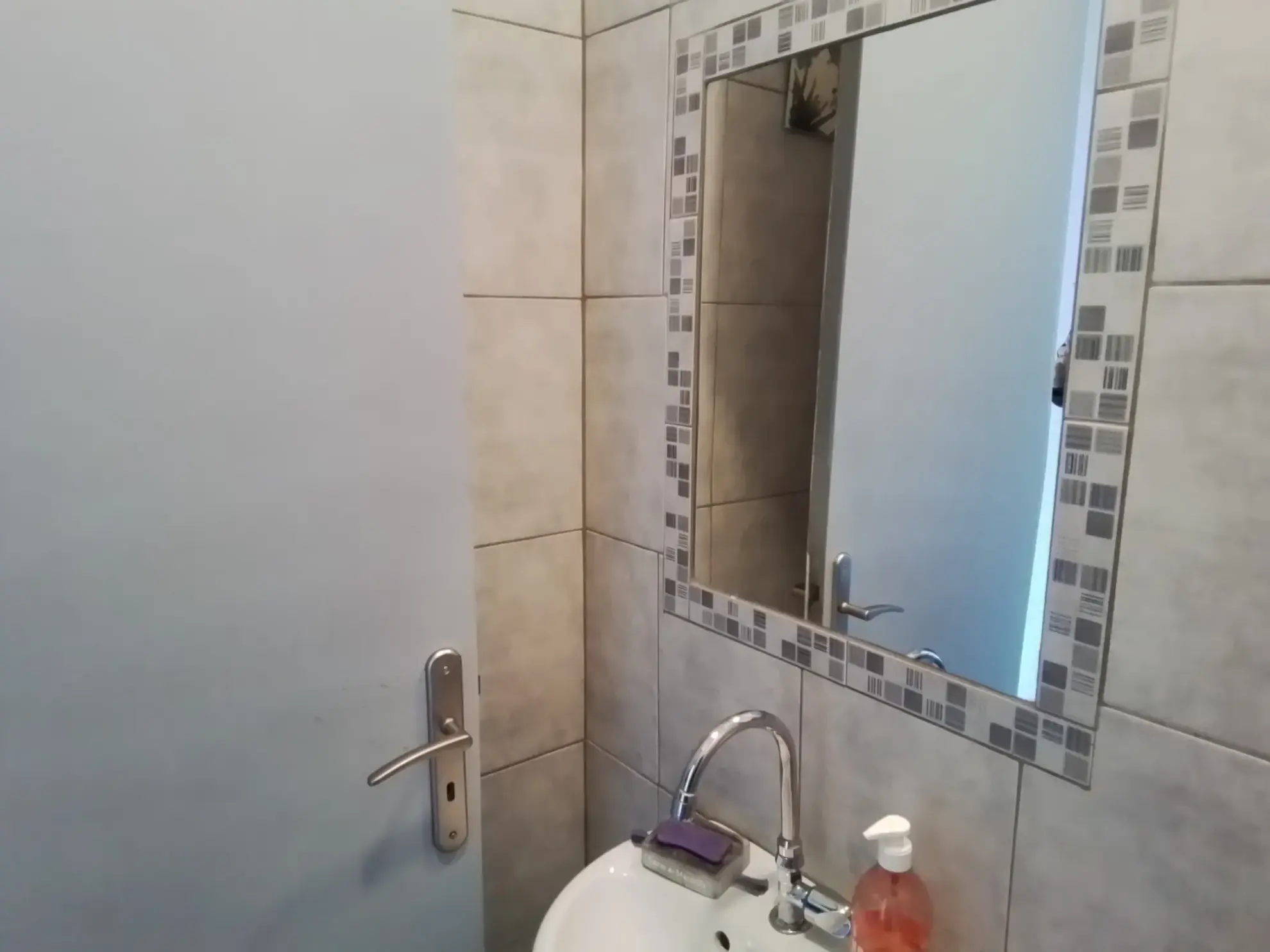 Belle villa ardéchoise de 90 m² avec jardin fleuri et vue imprenable à Chassiers 