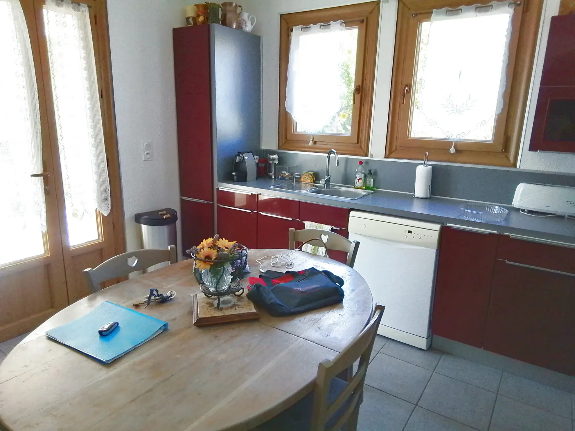 Belle villa ardéchoise de 90 m² avec jardin fleuri et vue imprenable à Chassiers 