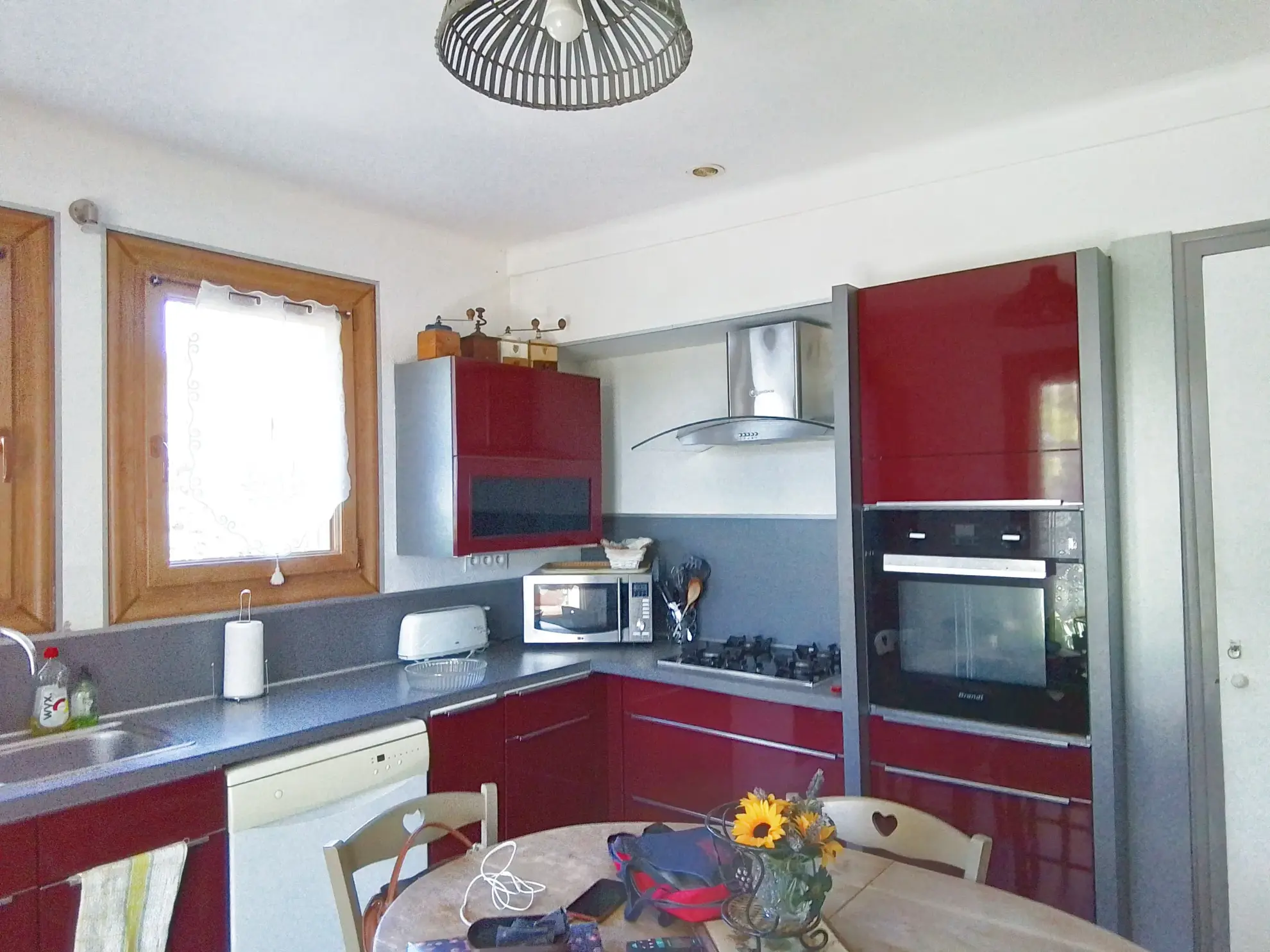 Belle villa ardéchoise de 90 m² avec jardin fleuri et vue imprenable à Chassiers 