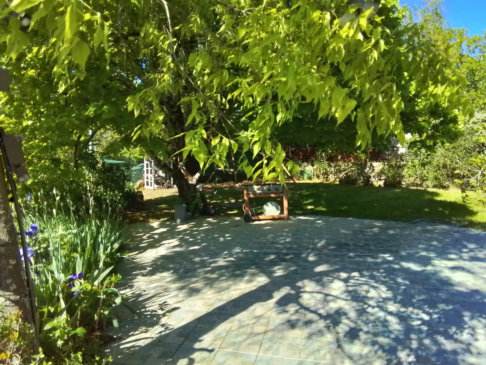 Villa récente de 90 m² avec jardin fleuri à Chassiers en Ardèche 