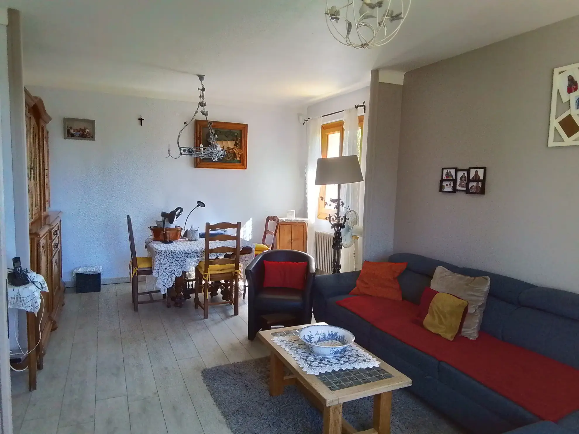 Belle villa ardéchoise de 90 m² avec jardin fleuri et vue imprenable à Chassiers 