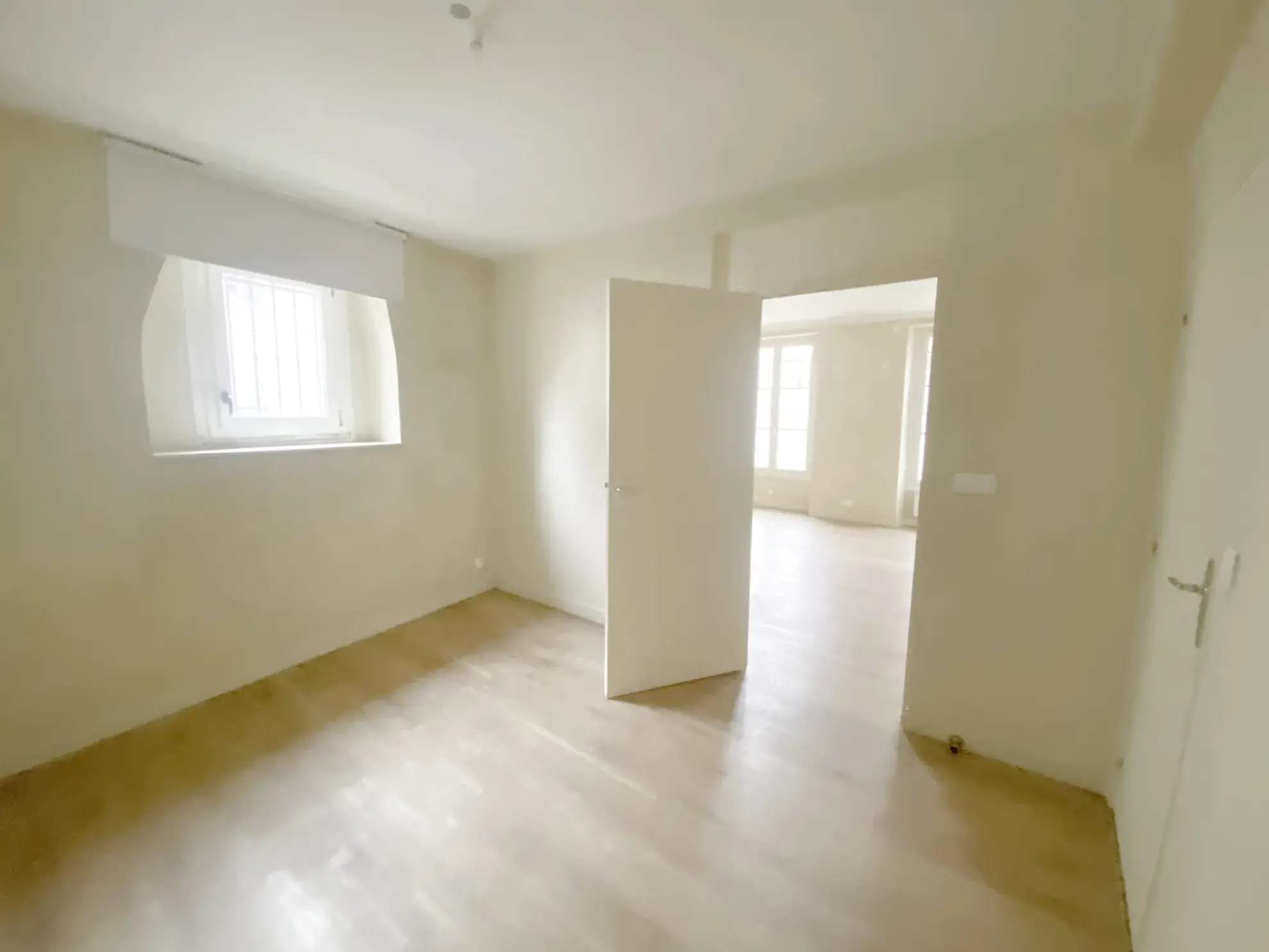 Appartement 2 pièces en rez-de-chaussée avec cave à Versailles Notre-Dame Les Pres 