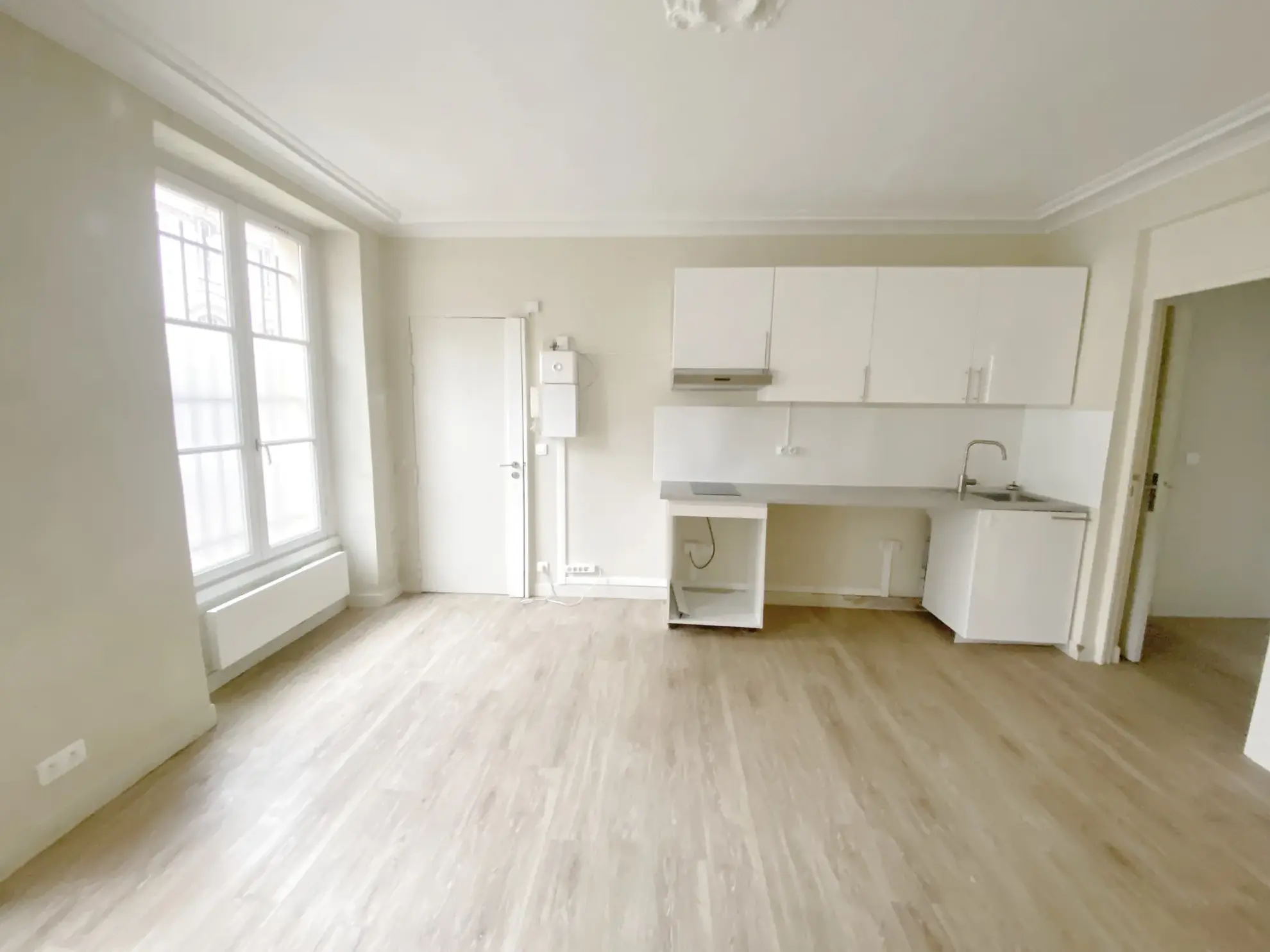 Appartement 2 pièces en rez-de-chaussée avec cave à Versailles Notre-Dame Les Pres 