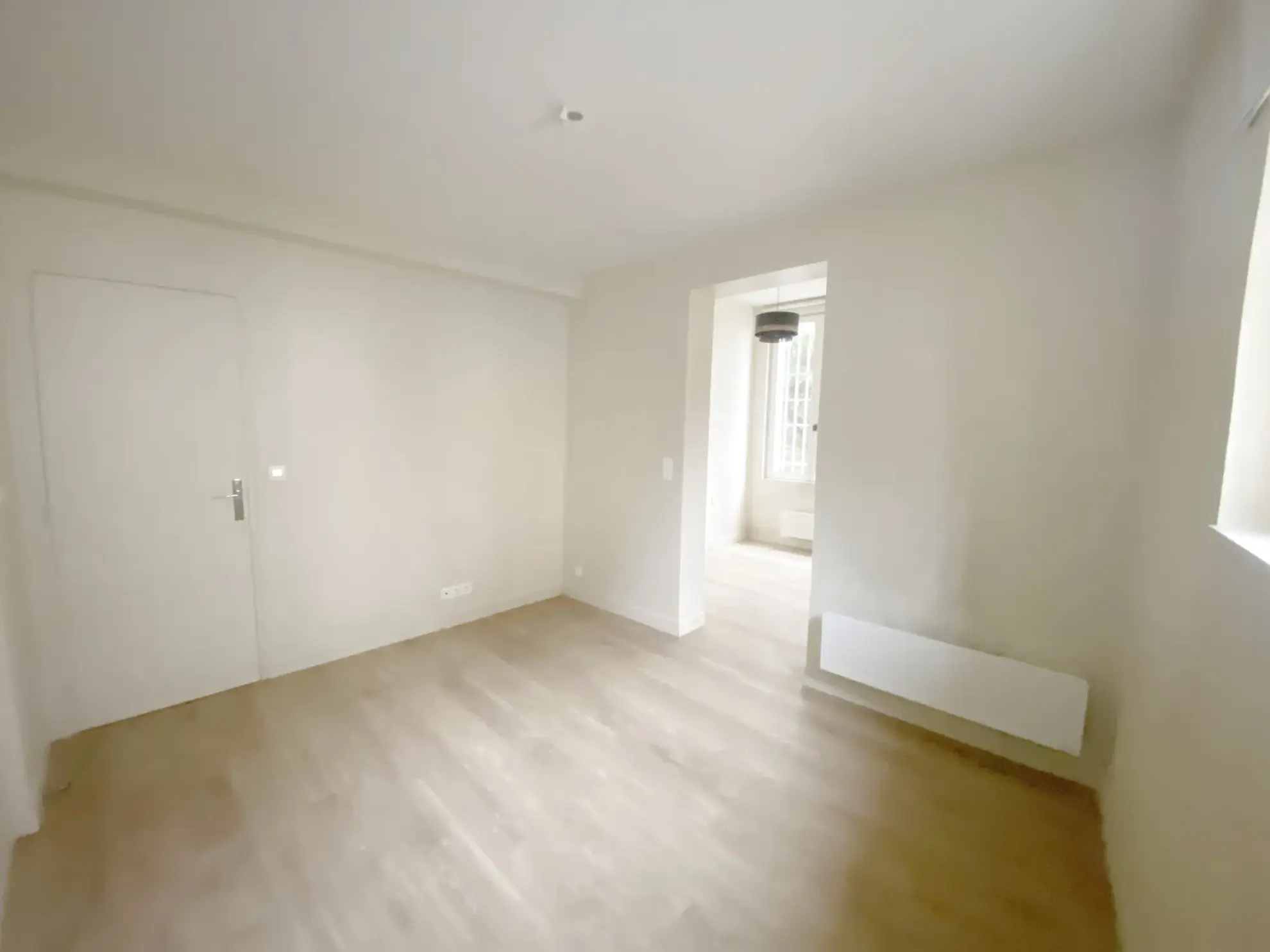 Appartement 2 pièces en rez-de-chaussée avec cave à Versailles Notre-Dame Les Pres 