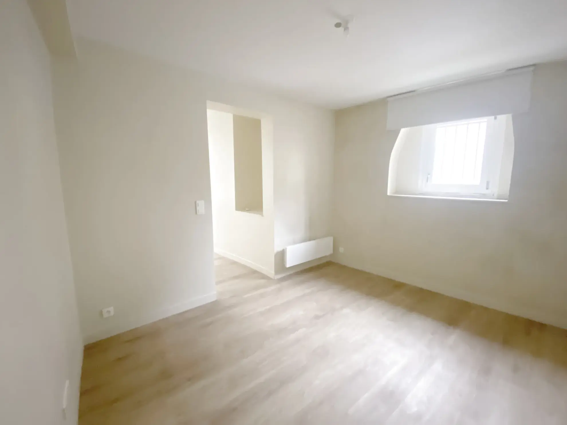 Appartement 2 pièces en rez-de-chaussée avec cave à Versailles Notre-Dame Les Pres 