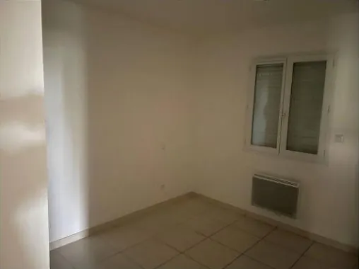 Maison T4 à Vauvert avec jardin et garage - Vente aux enchères à partir de 90 000 € 