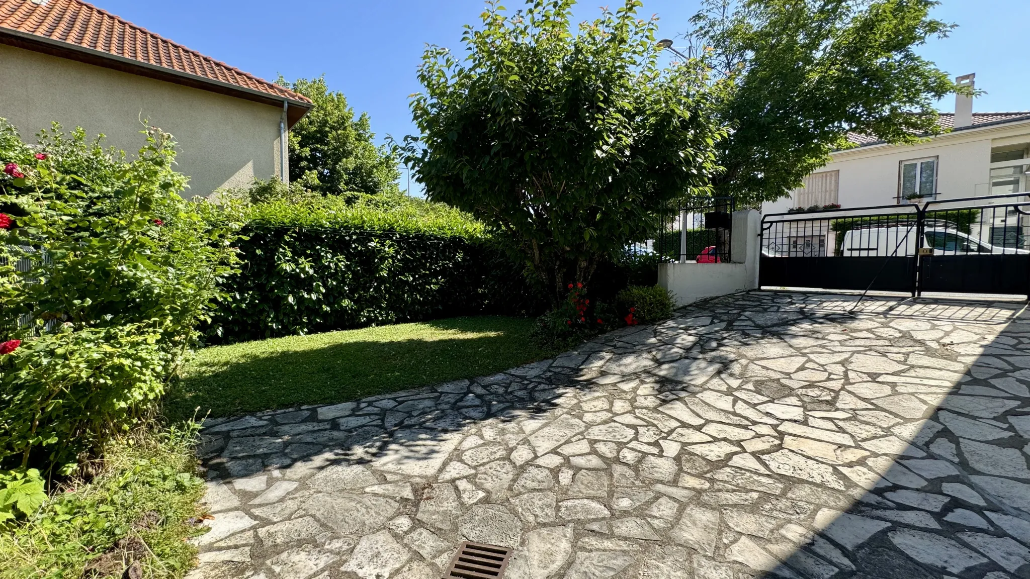 Maison à rénover de 100m² avec jardin et garage à Clermont-Ferrand 