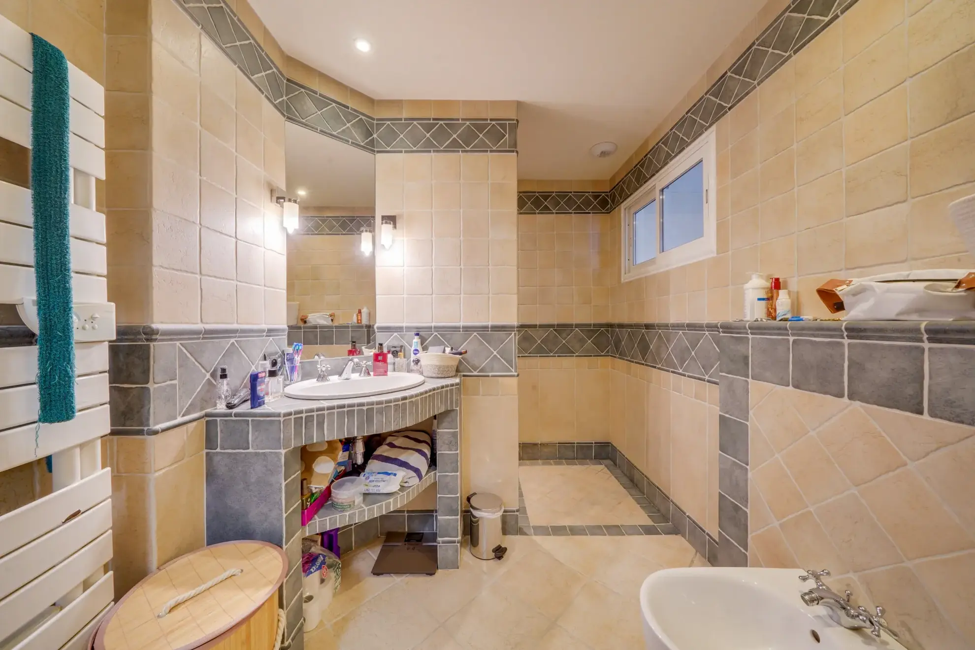 Maison 6 pièces avec dépendances et jardin à Saint Génès de Blaye 