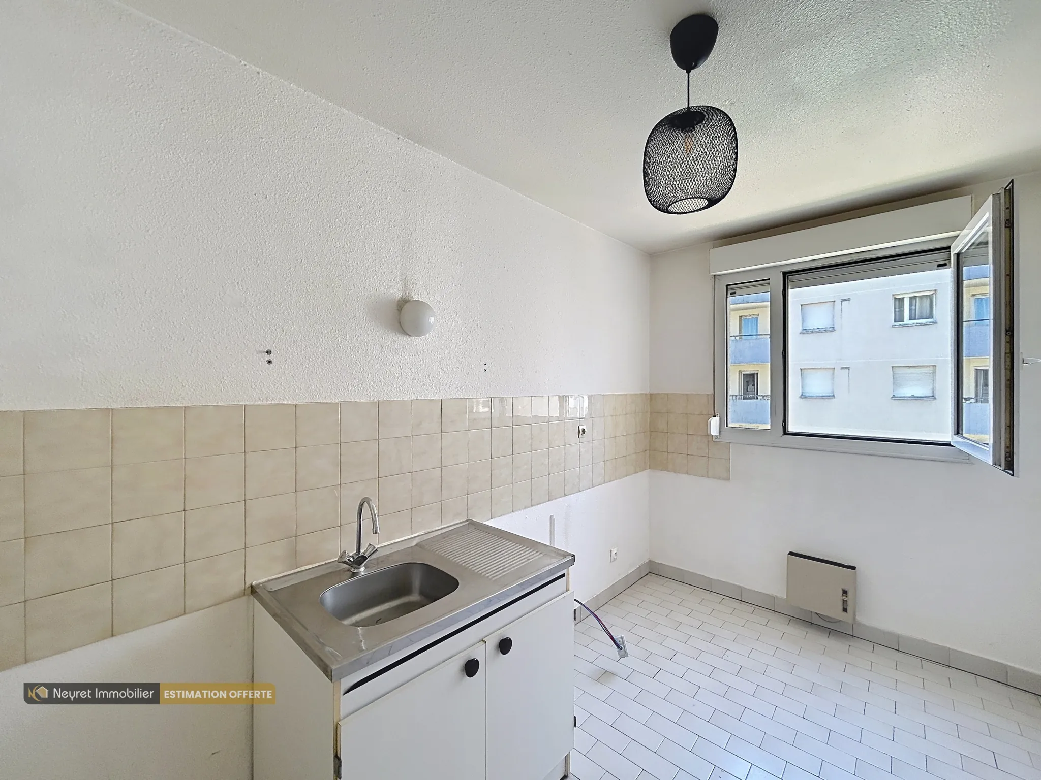 Appartement T2 de 49,54 m² à Lyon avec balcon et parking privé 