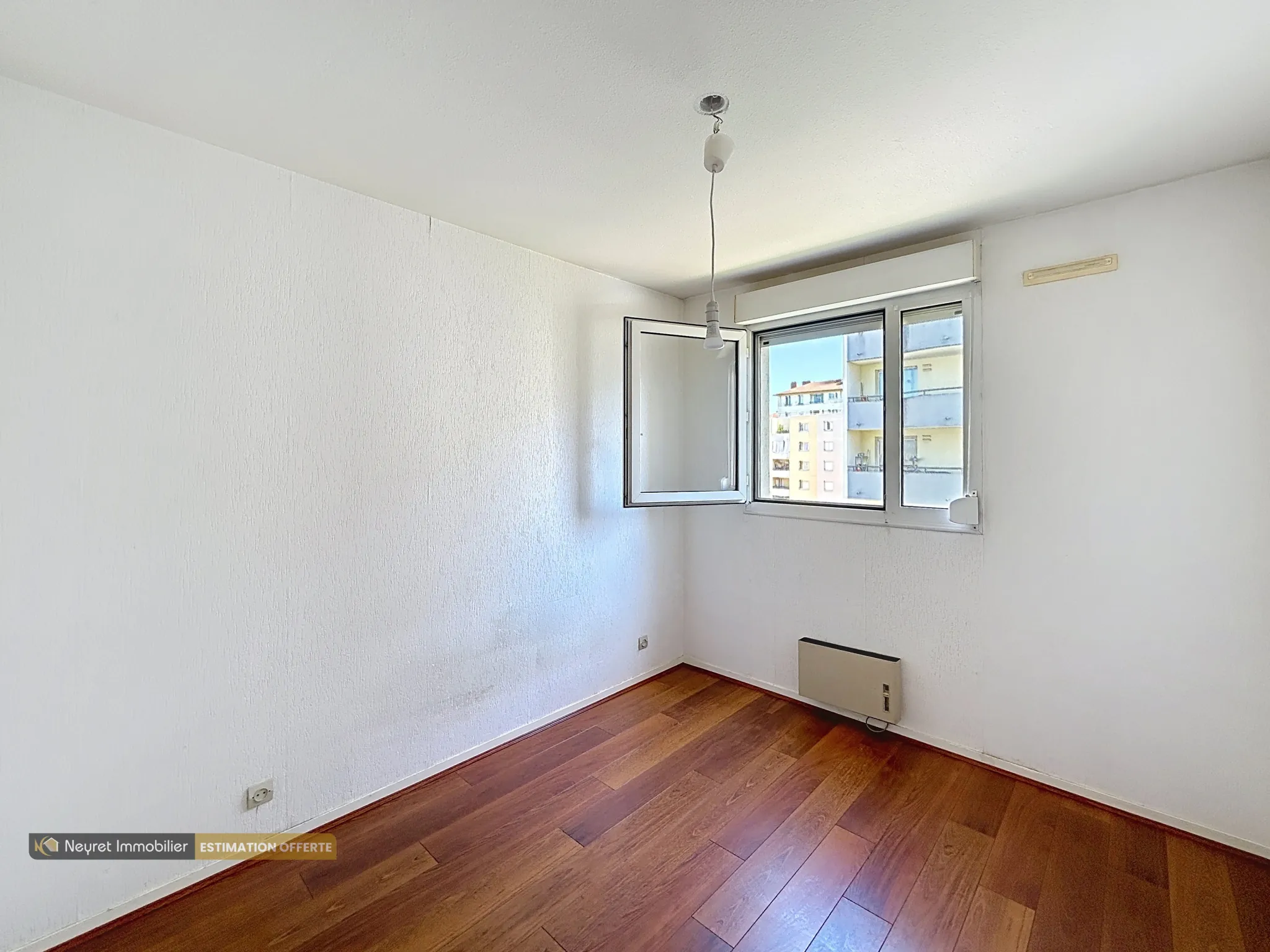 Appartement T2 de 49,54 m² à Lyon avec balcon et parking privé 