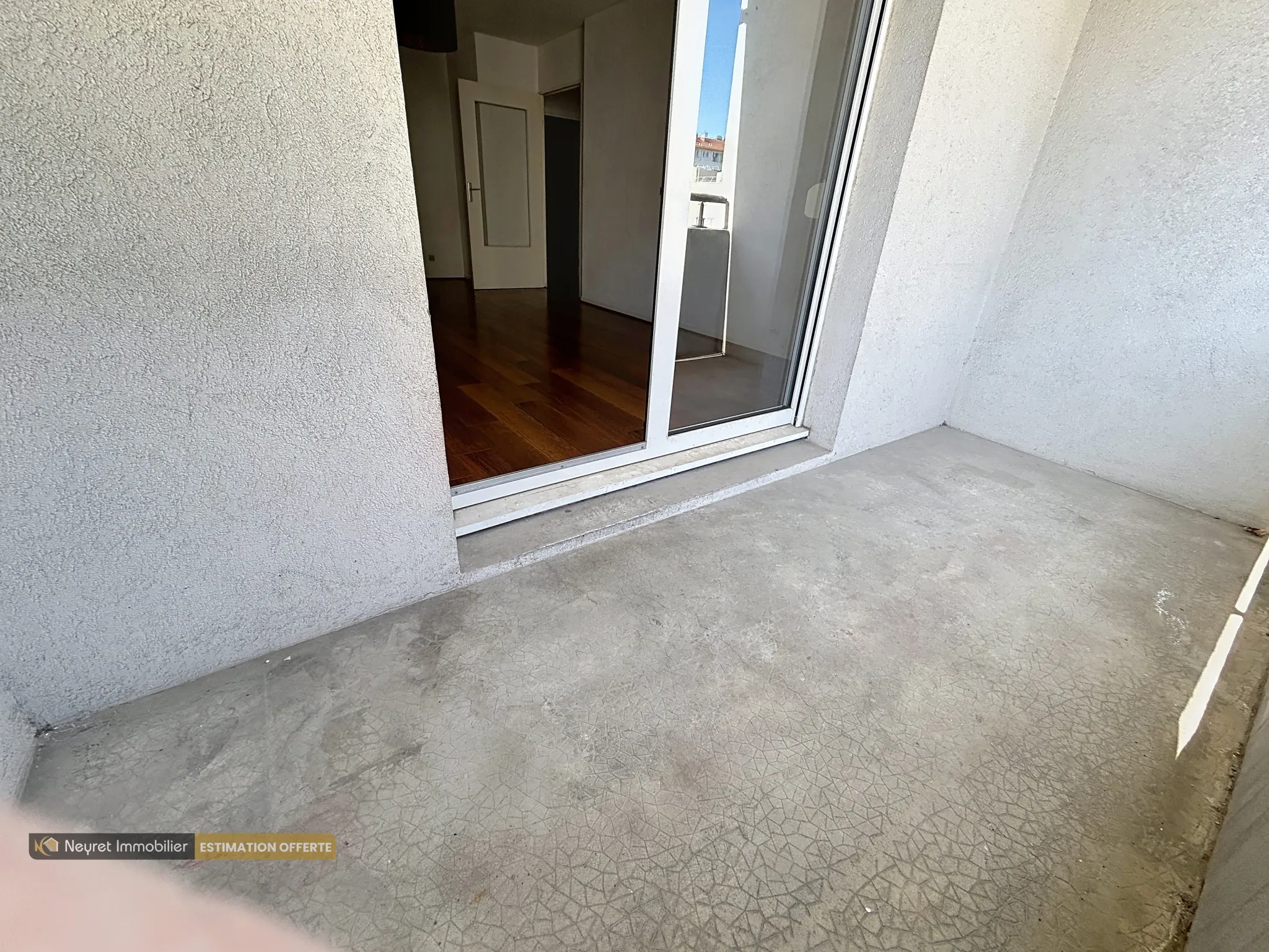 Appartement T2 de 49,54 m² à Lyon avec balcon et parking privé 