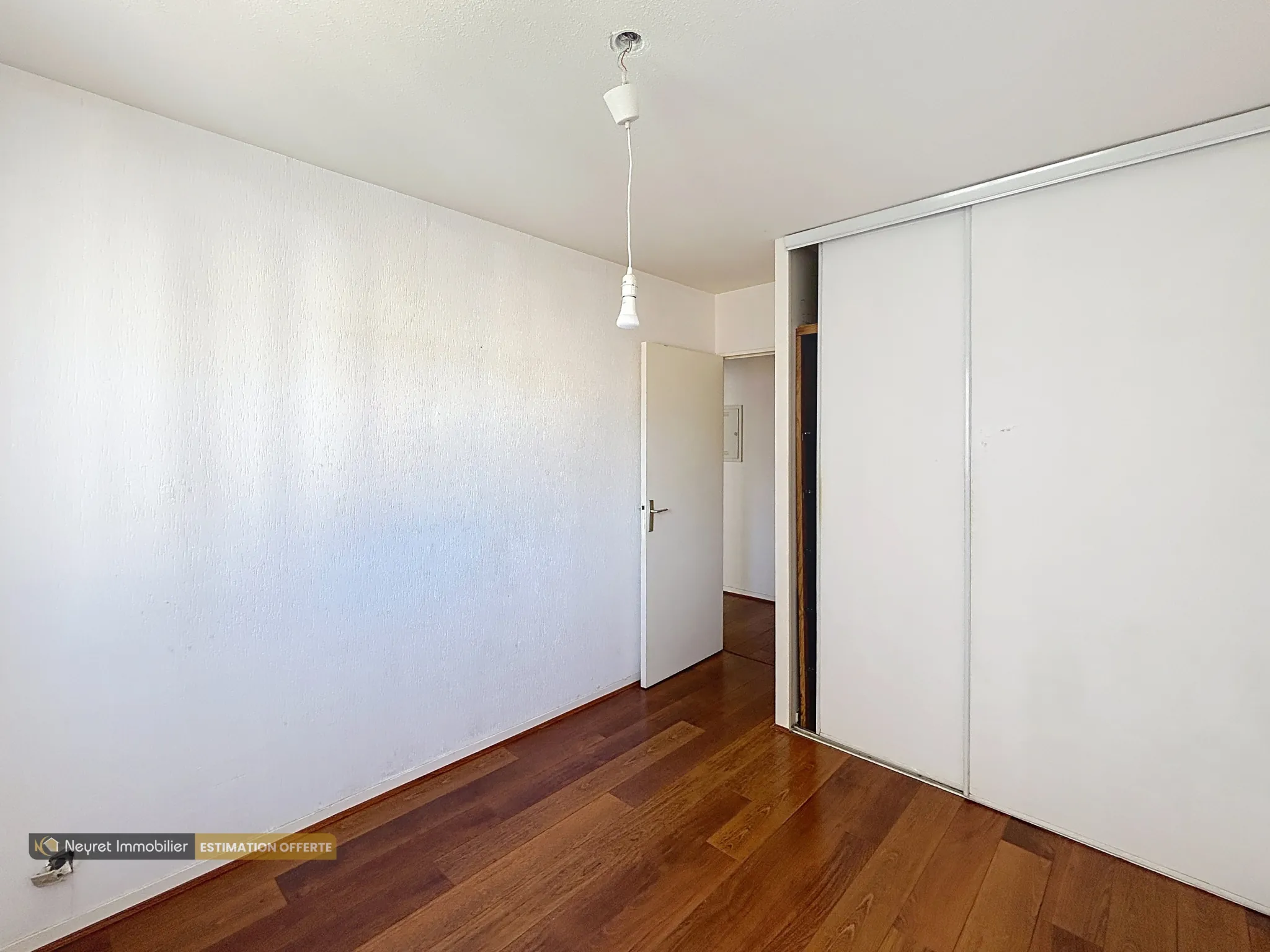 Appartement T2 de 49,54 m² à Lyon avec balcon et parking privé 