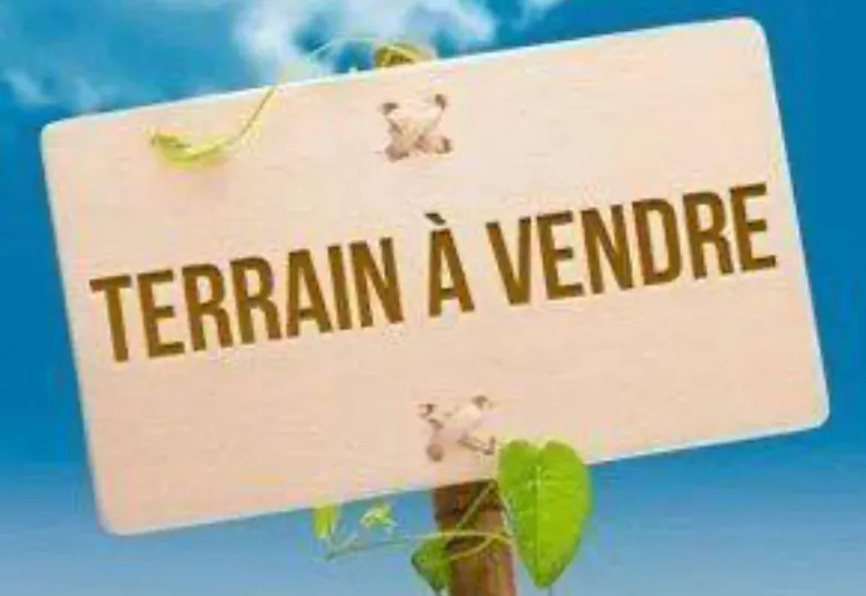 Terrain constructible viabilisé de 500 m² proche de Pézenas dans un village charmant
