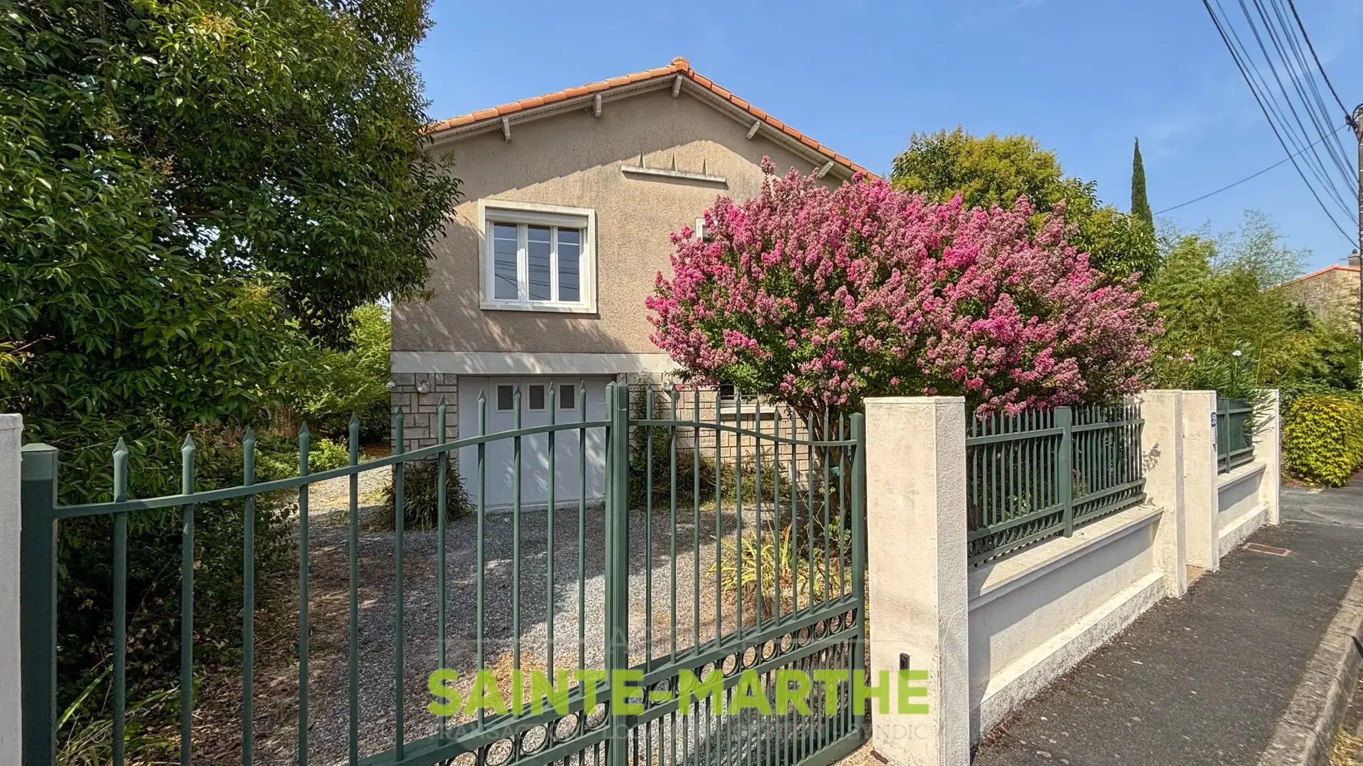 Maison individuelle à Niort avec 3 chambres, jardin et garage - secteur Burgonce