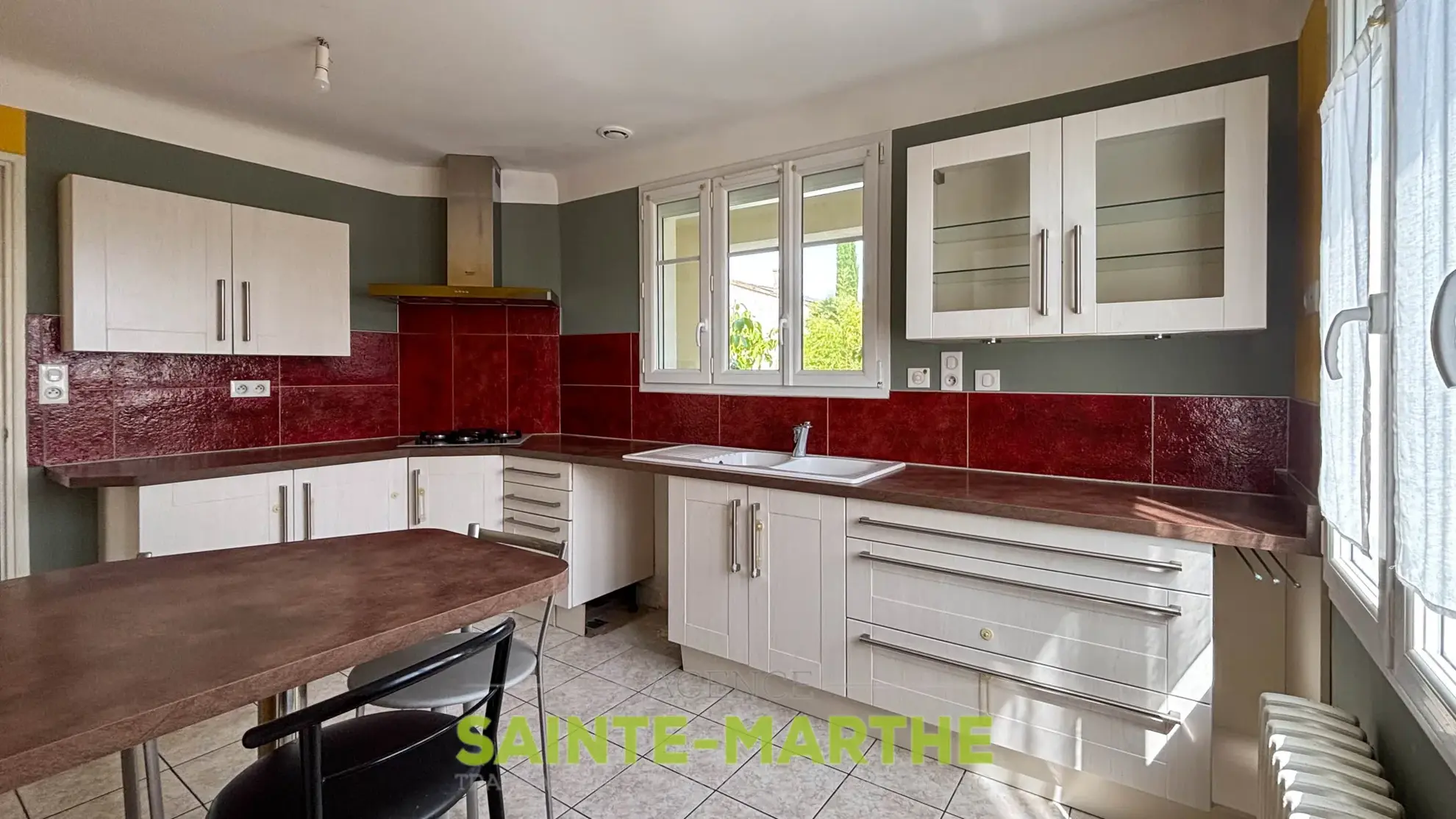 Maison individuelle à Niort avec 3 chambres, jardin et garage - secteur Burgonce 