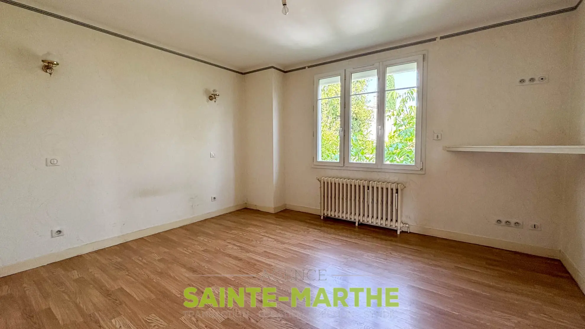 Maison individuelle à Niort avec 3 chambres, jardin et garage - secteur Burgonce 