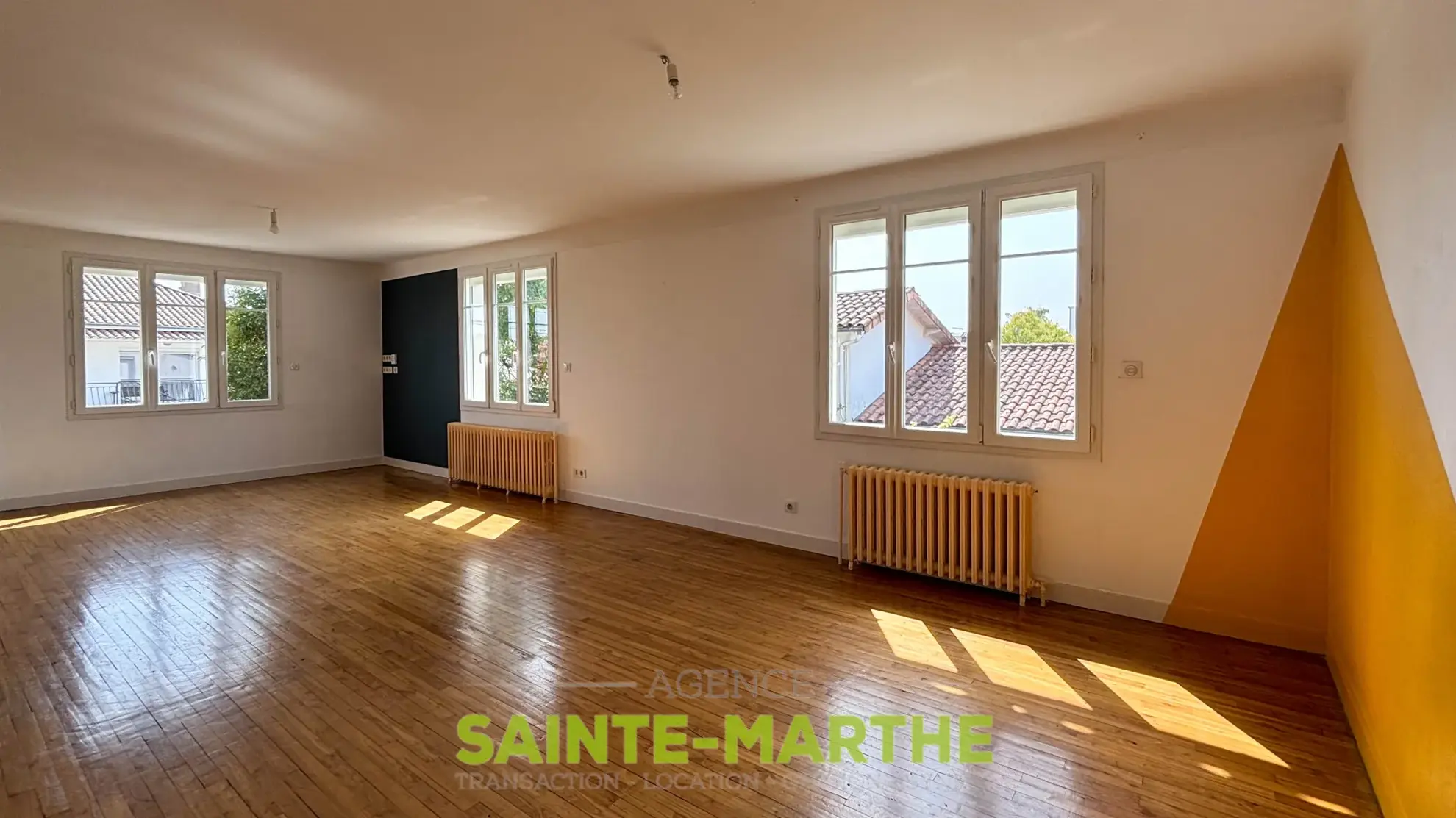 Maison individuelle à Niort avec 3 chambres, jardin et garage - secteur Burgonce 