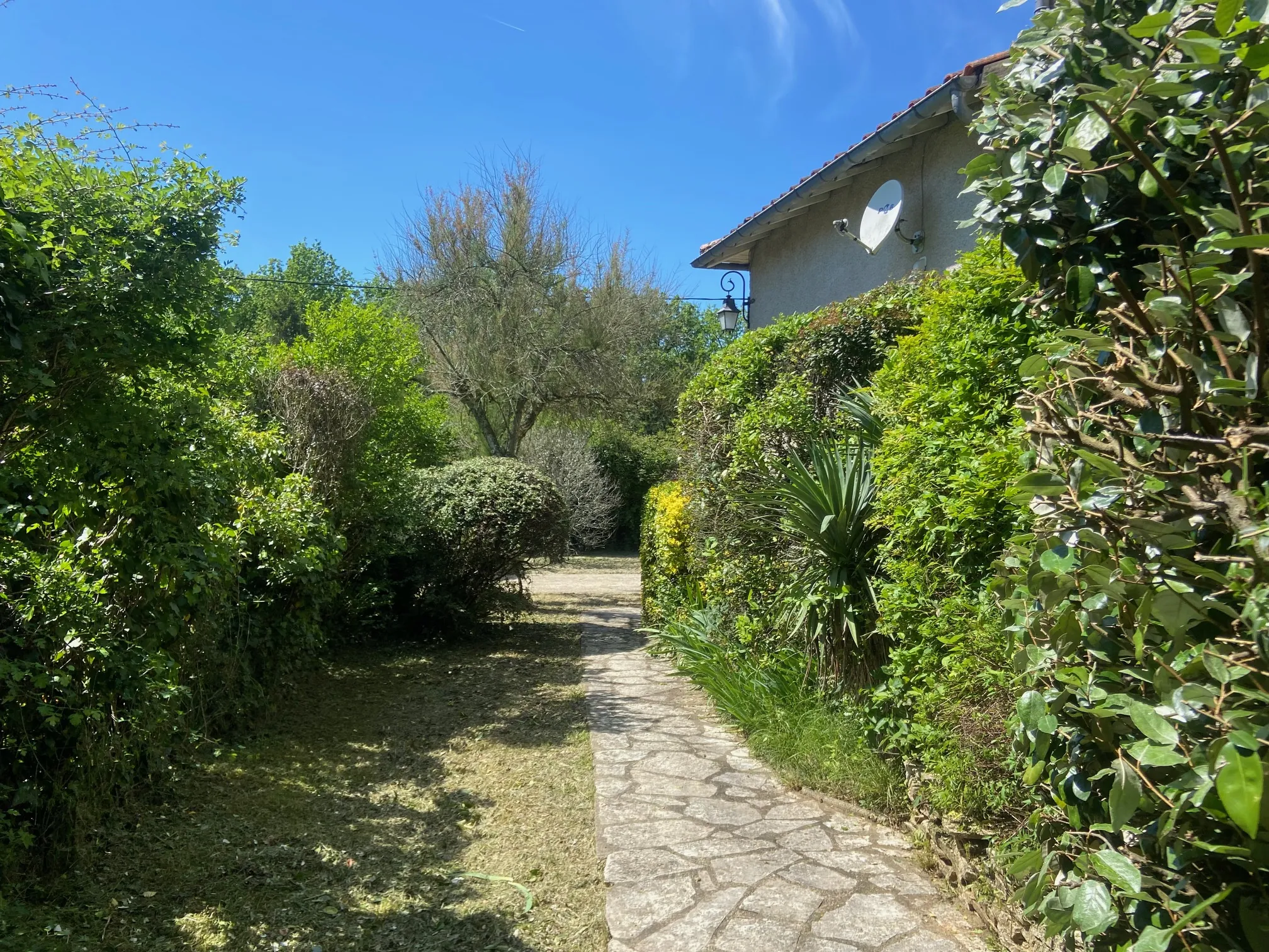 Belle maison moderne avec pigeonnier et jardin arboré à Pradines (46 090) 