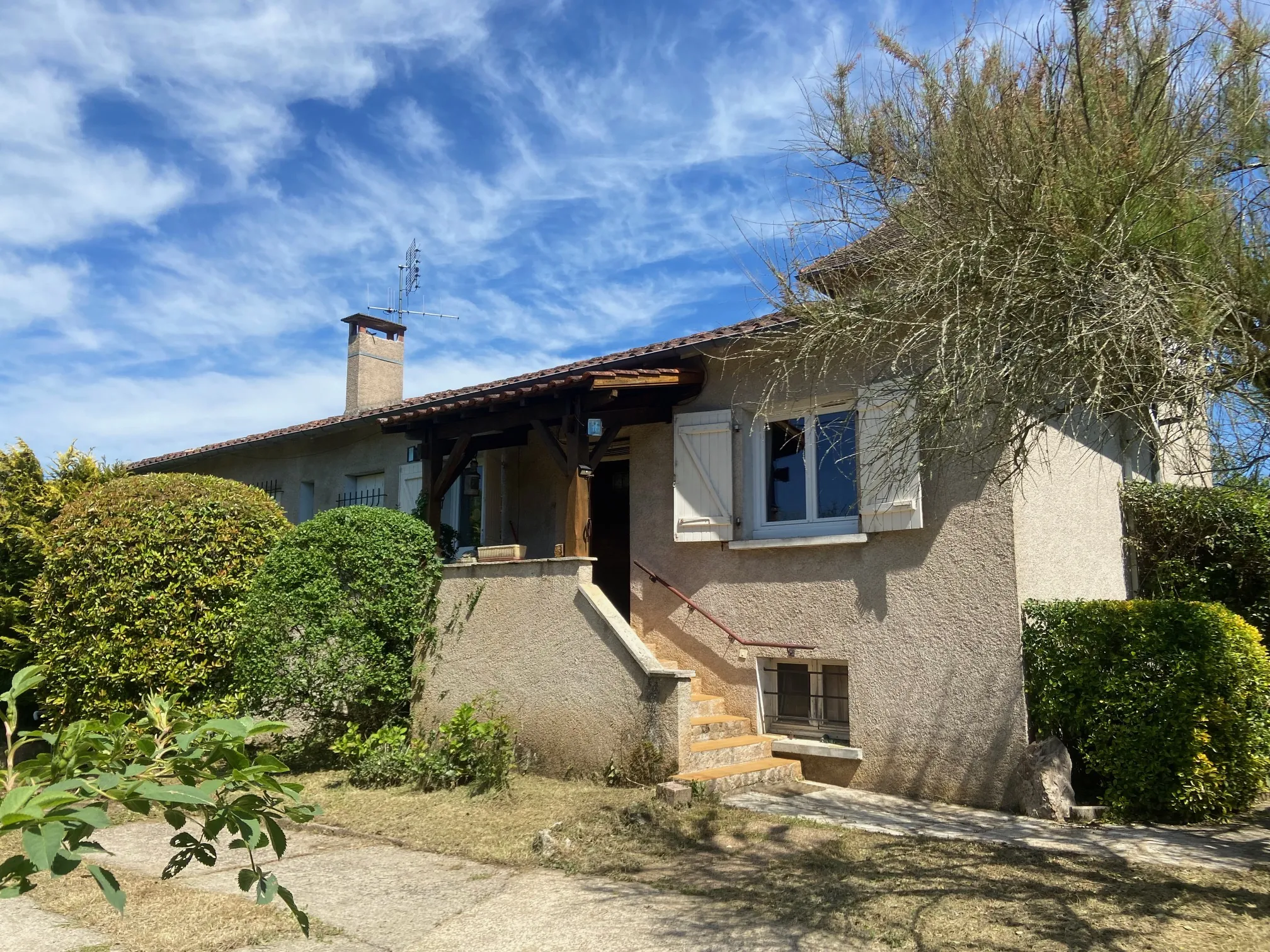 Belle maison moderne avec pigeonnier et jardin arboré à Pradines (46 090) 