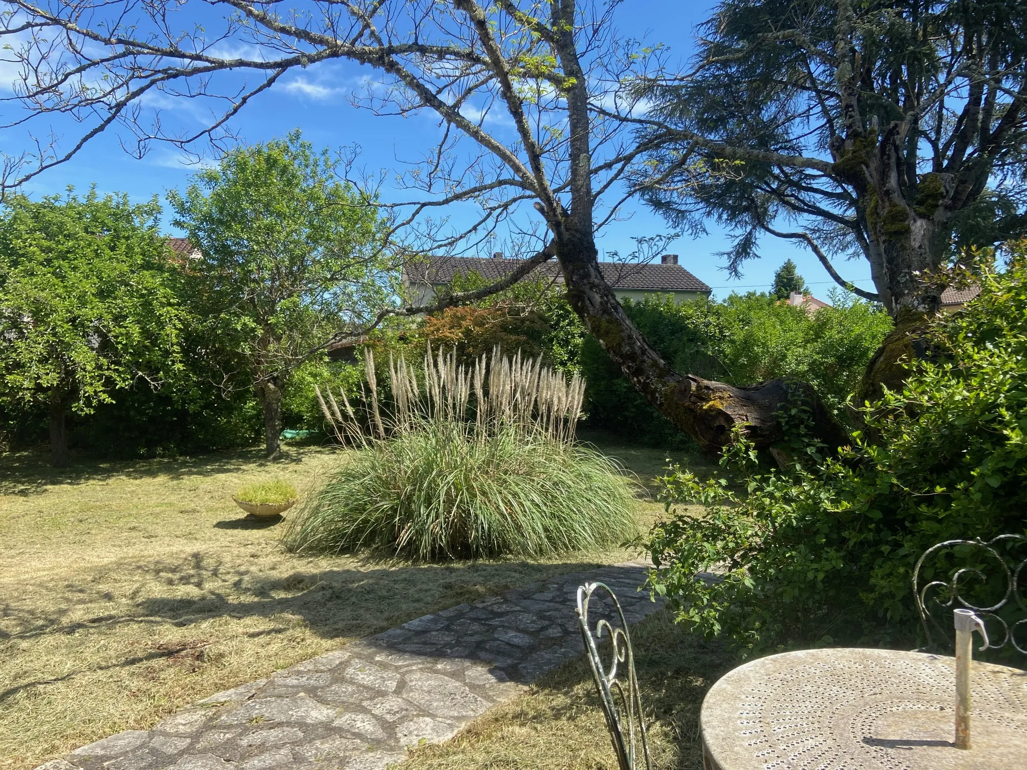 Belle maison moderne avec pigeonnier et jardin arboré à Pradines (46 090) 