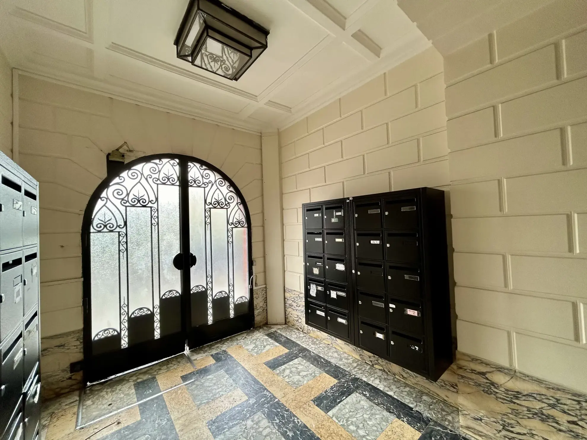 Appartement T2 rénové au cœur du Vieux Lille avec cave et parking possible 