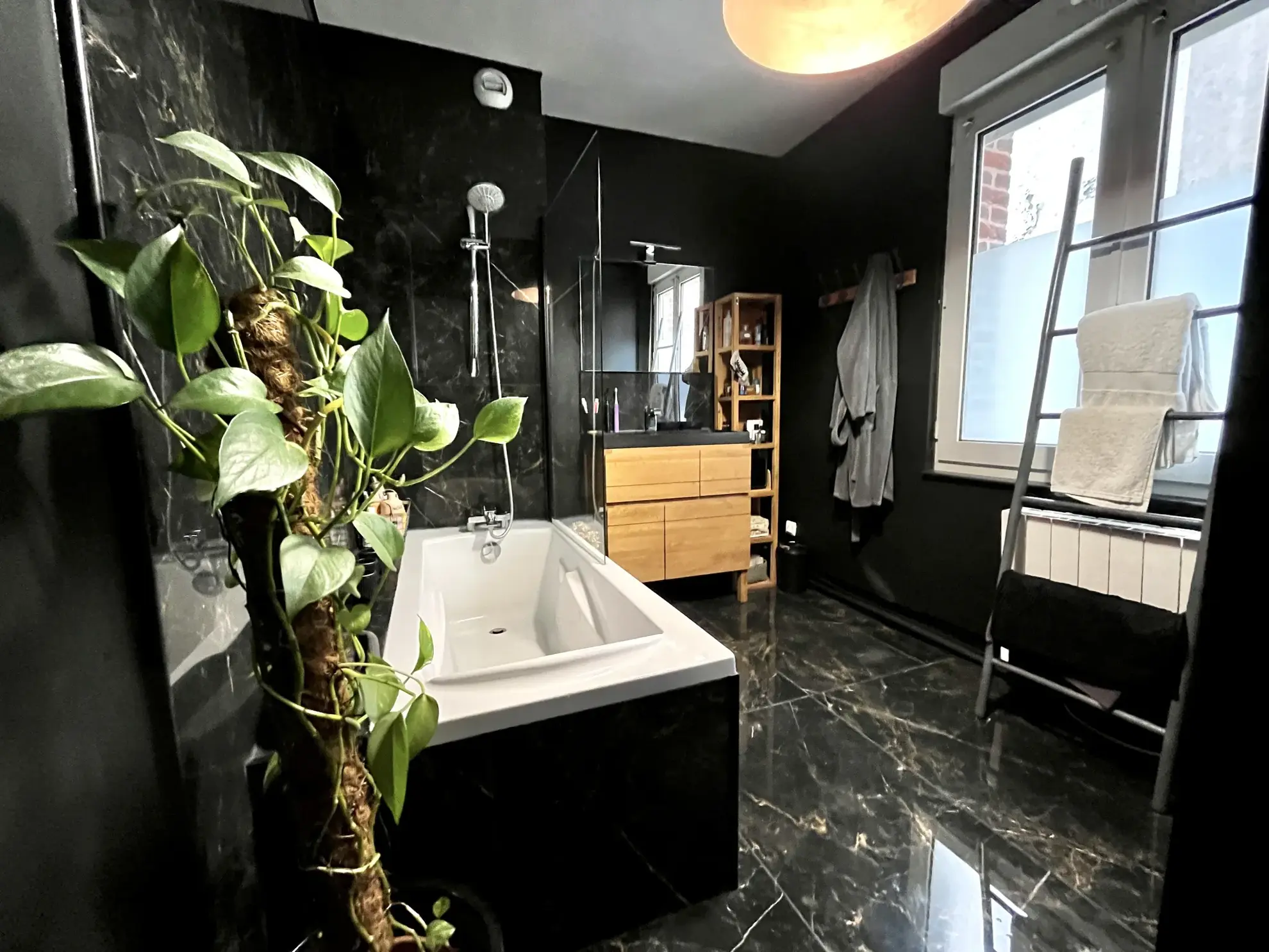 Appartement T2 rénové au cœur du Vieux Lille avec cave et parking possible 