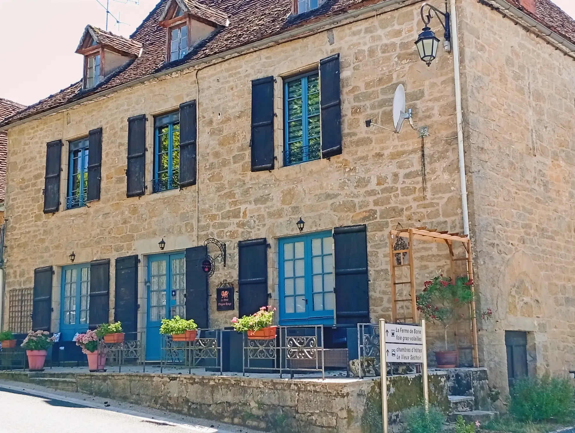 Maison d'hôtes de luxe avec 8 chambres, studio, spa et jardin en Dordogne à Miers 