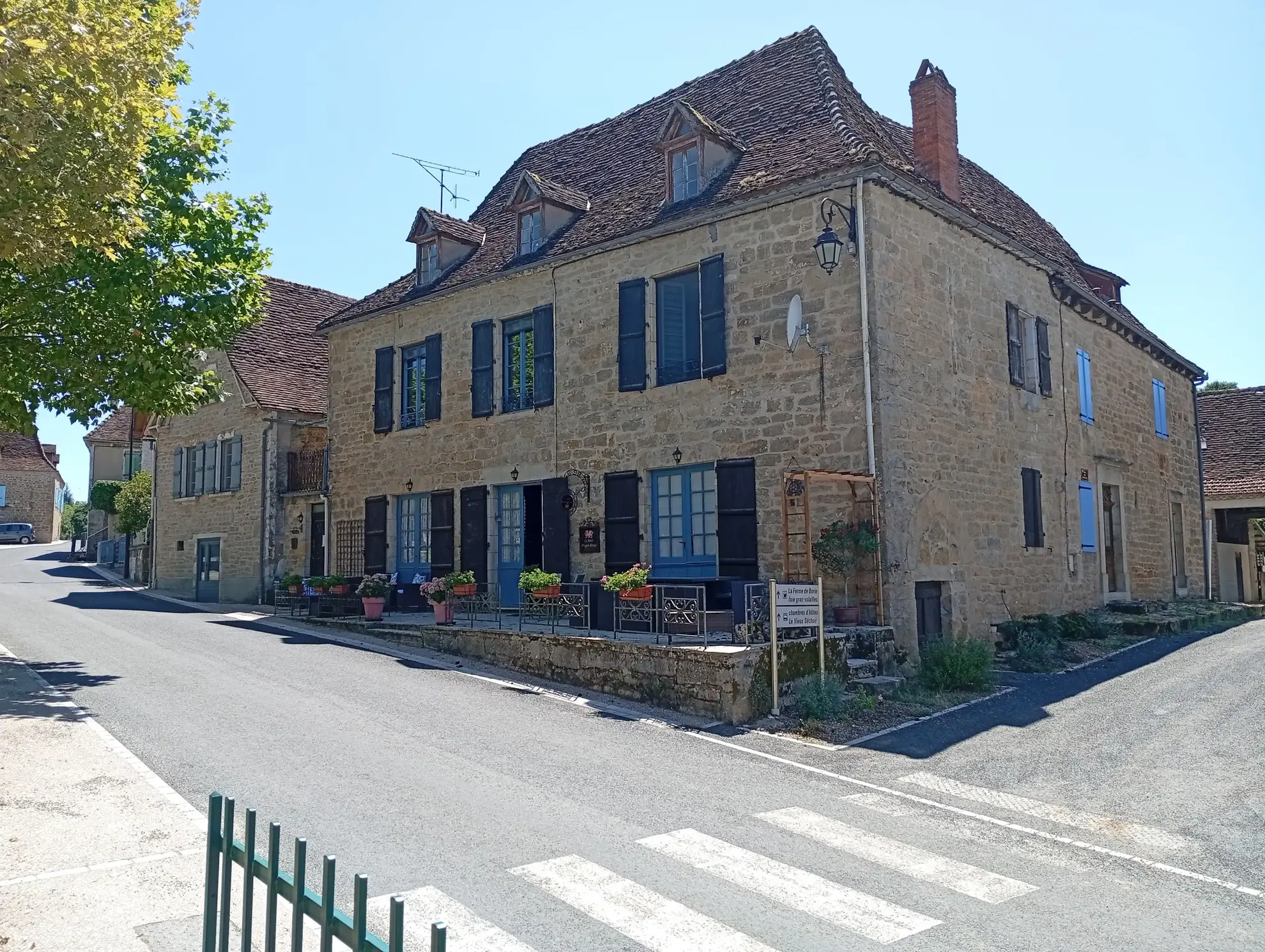 Maison d'hôtes de luxe avec 8 chambres, studio, spa et jardin en Dordogne à Miers 