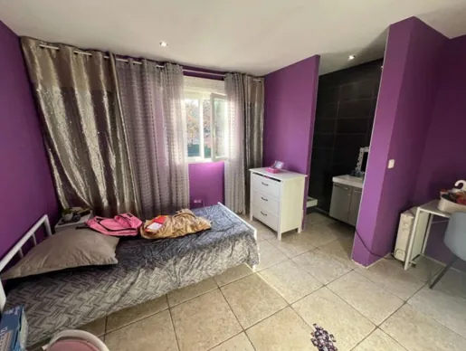 Villa à Fuveau de 361m² avec 8 chambres et jardin | Prix attractif 113 000 € 