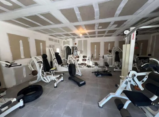 Villa à Fuveau de 361m² avec 8 chambres et jardin | Prix attractif 113 000 € 