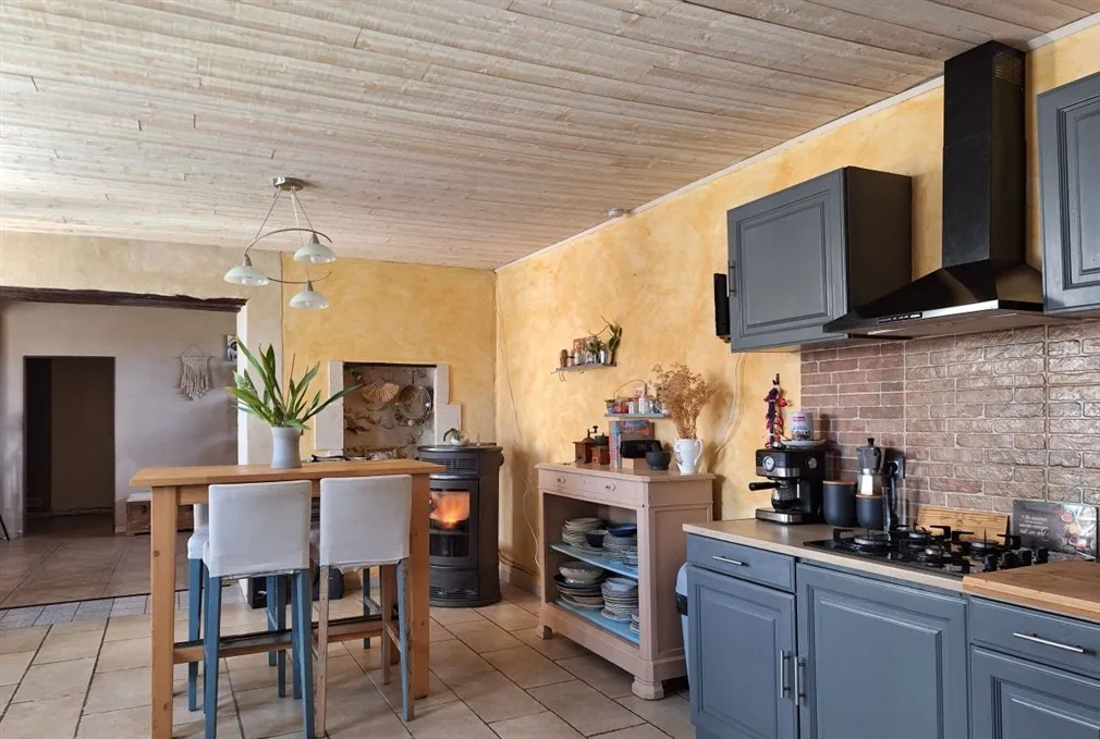 Maison en pierre de 174 m² avec grand garage et jardin proche Langon 