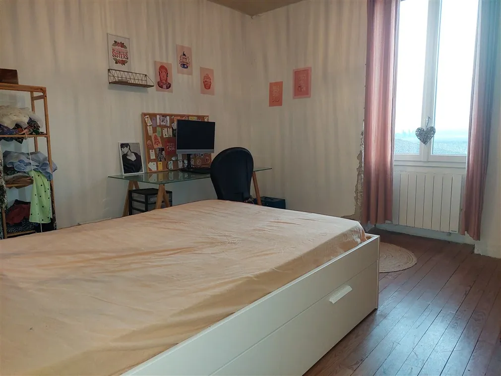 Maison en pierre de 174 m² avec grand garage et jardin proche Langon 