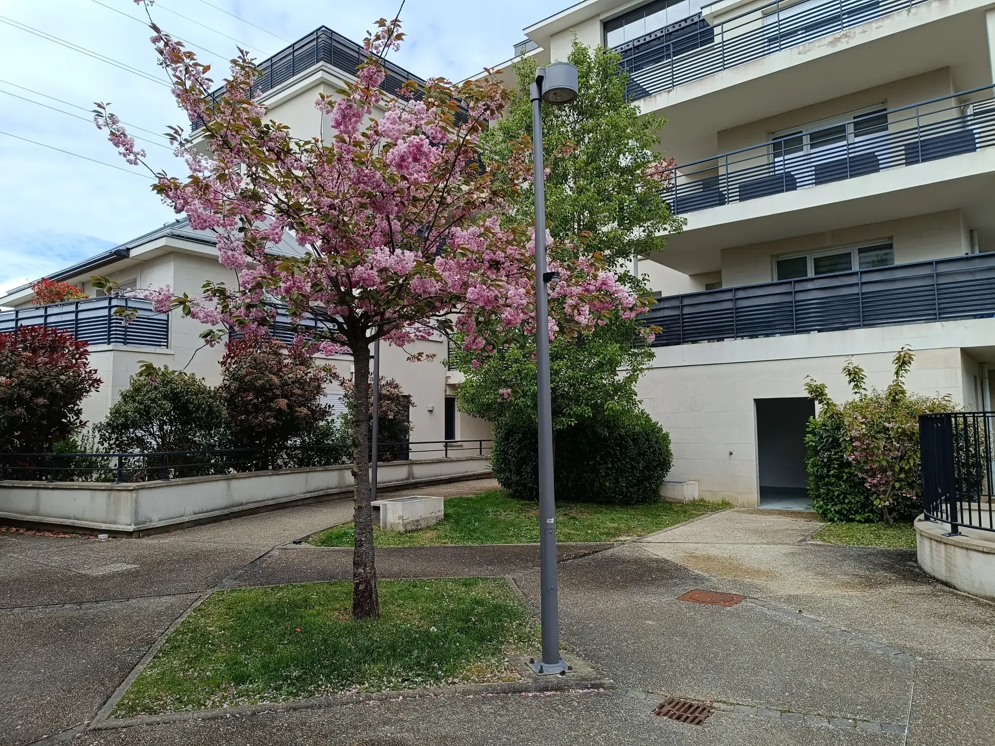 Studio 36m² avec parking et cave à Elancourt, performance énergétique optimale 