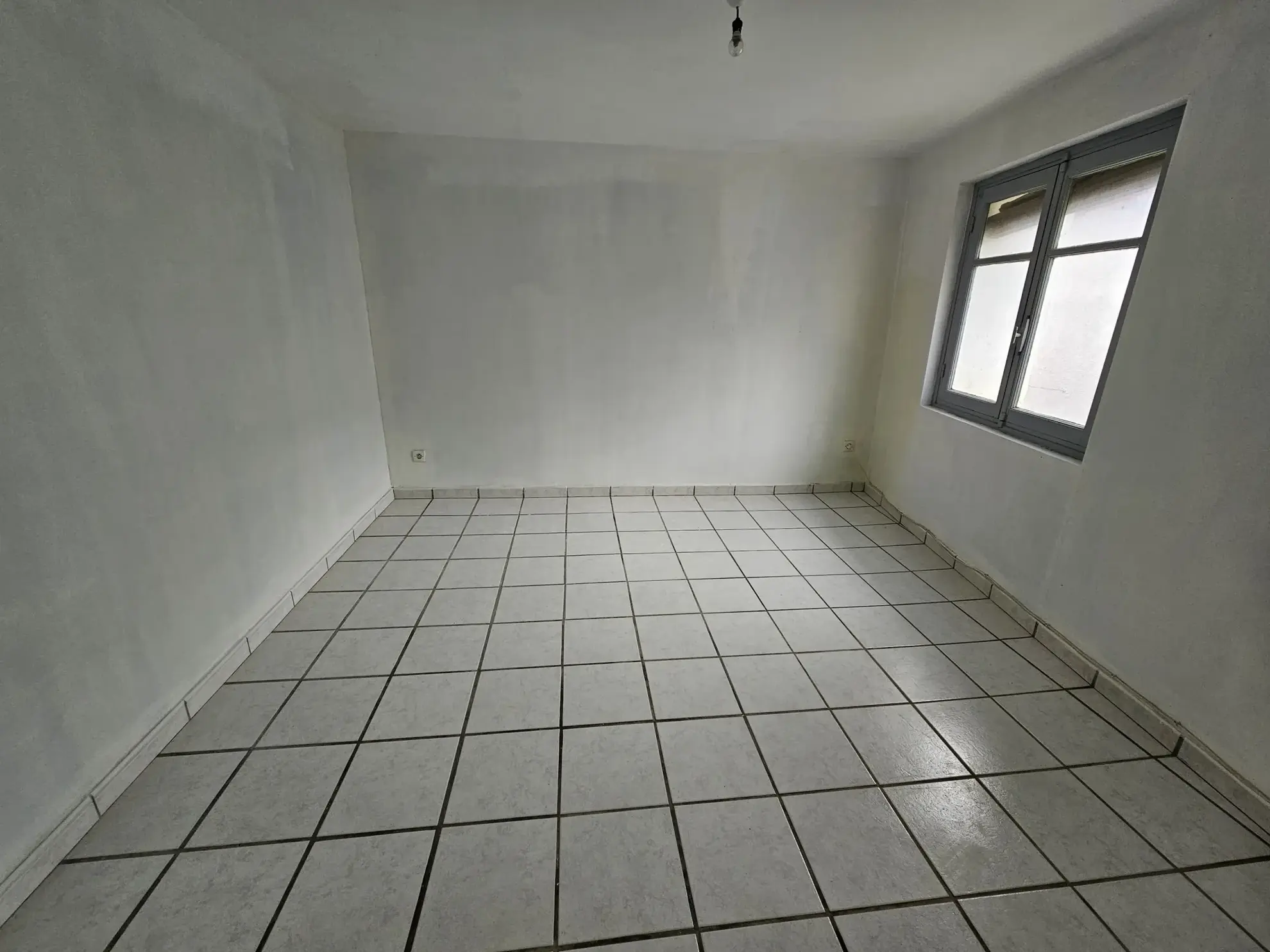 Achat appartement 2 pièces à Lodeve, proche commerces avec terrasse et chauffage électrique 