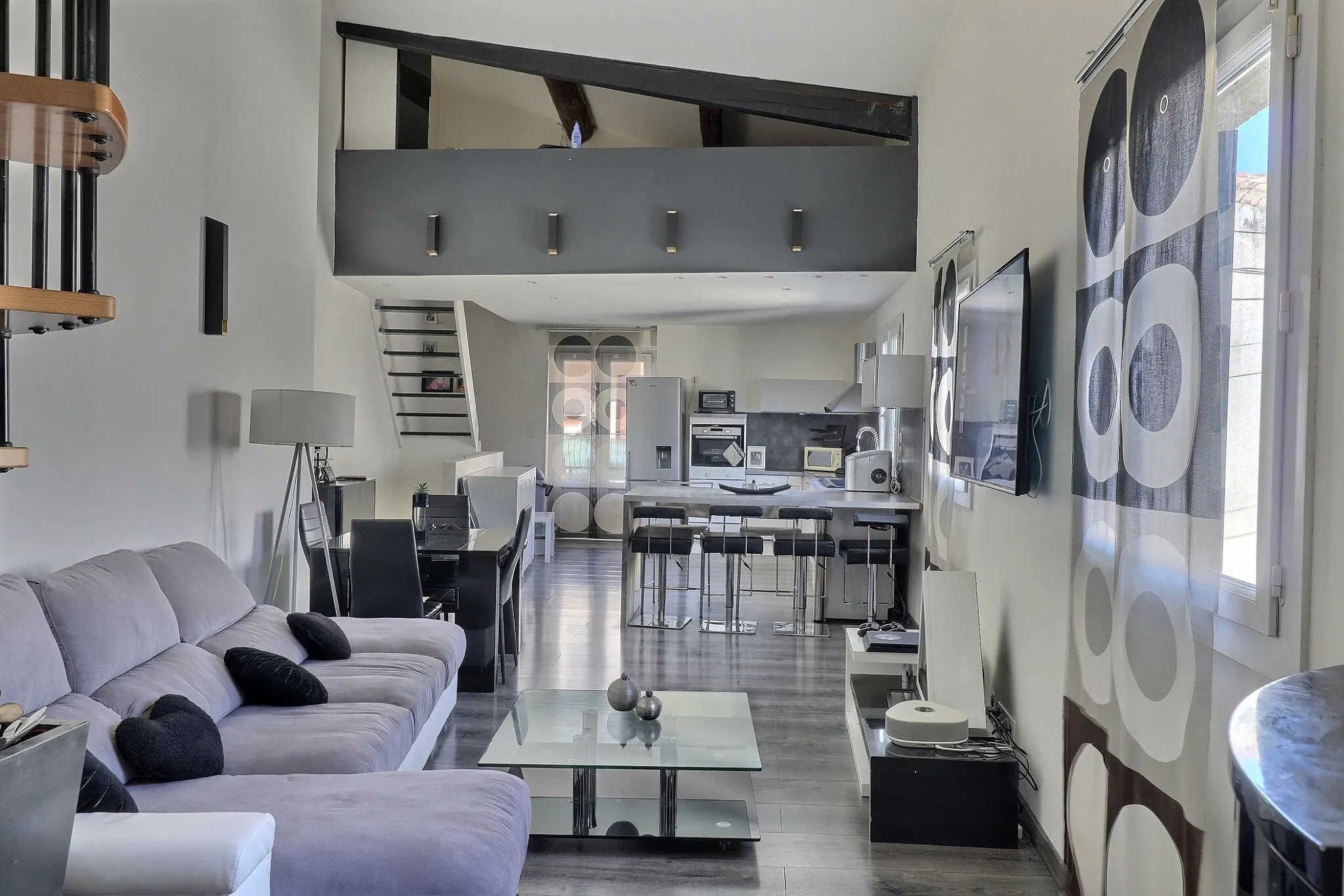 Maison de ville T3 avec bureau à Lunel - Rénovation récente, terrasse, emplacement privilégié