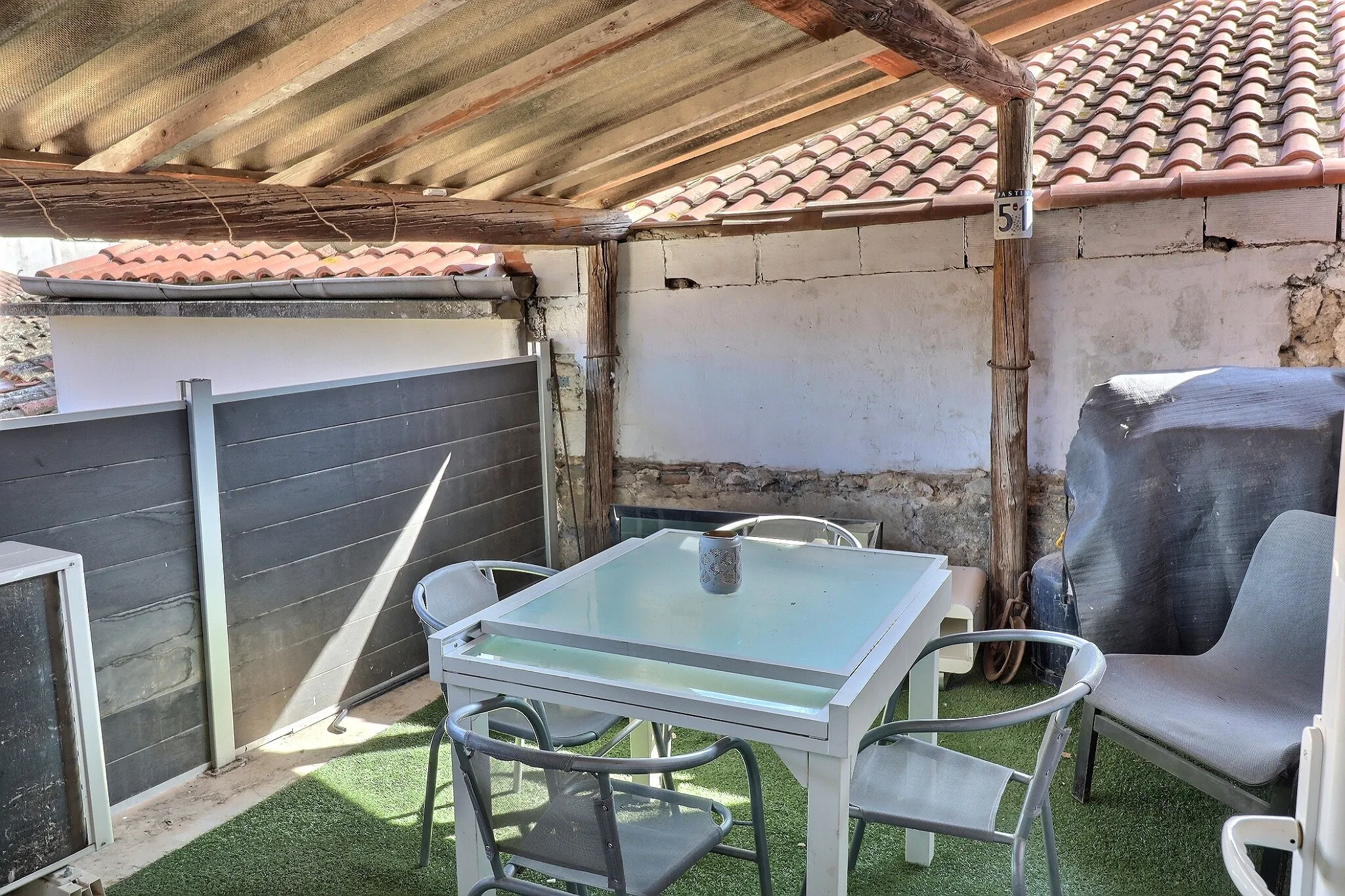 Maison de ville T3 avec bureau à Lunel - Rénovation récente, terrasse, emplacement privilégié 