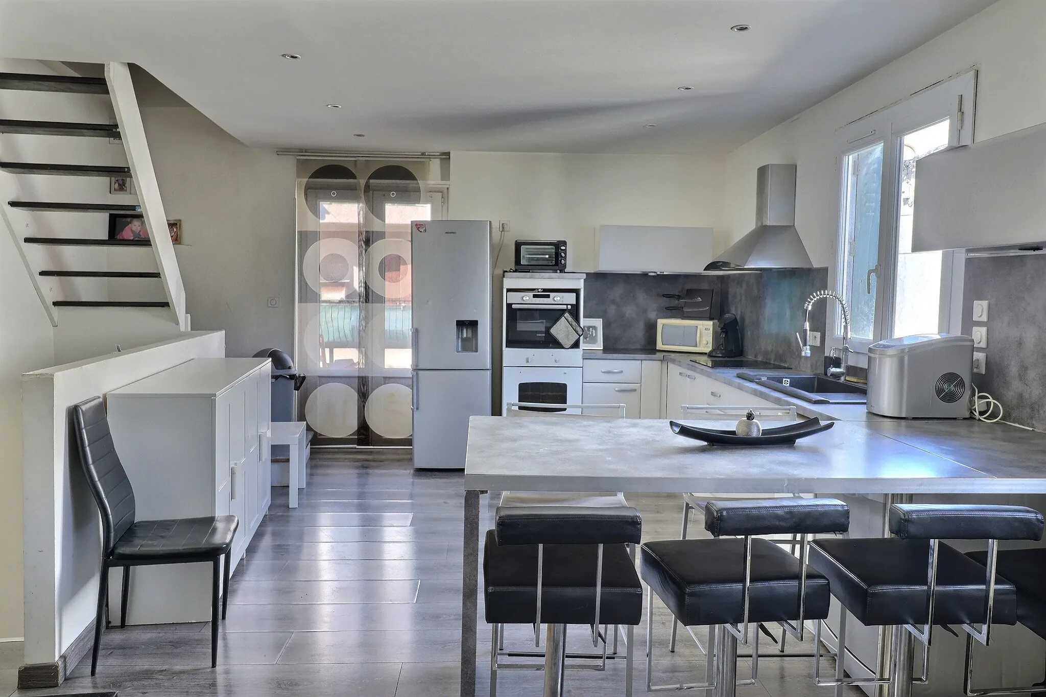 Maison de ville T3 avec bureau à Lunel - Rénovation récente, terrasse, emplacement privilégié 