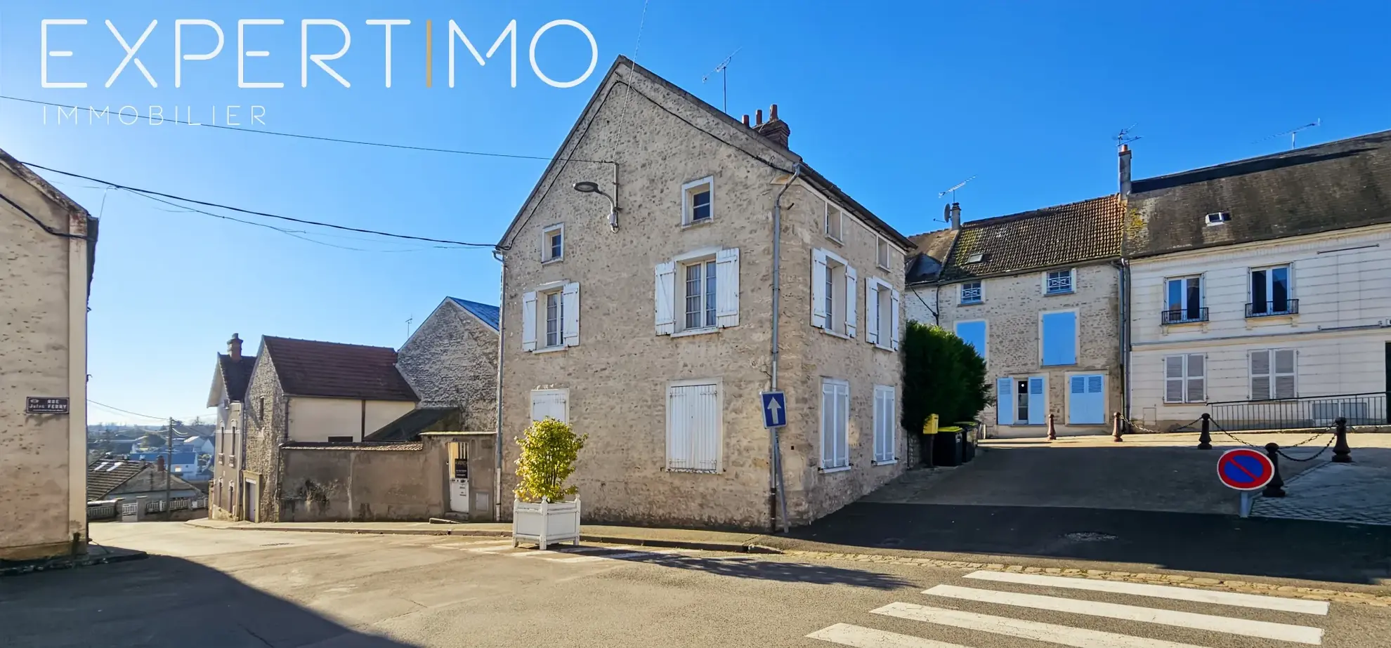Maison de village à Méréville avec grand potentiel et extérieur privé 
