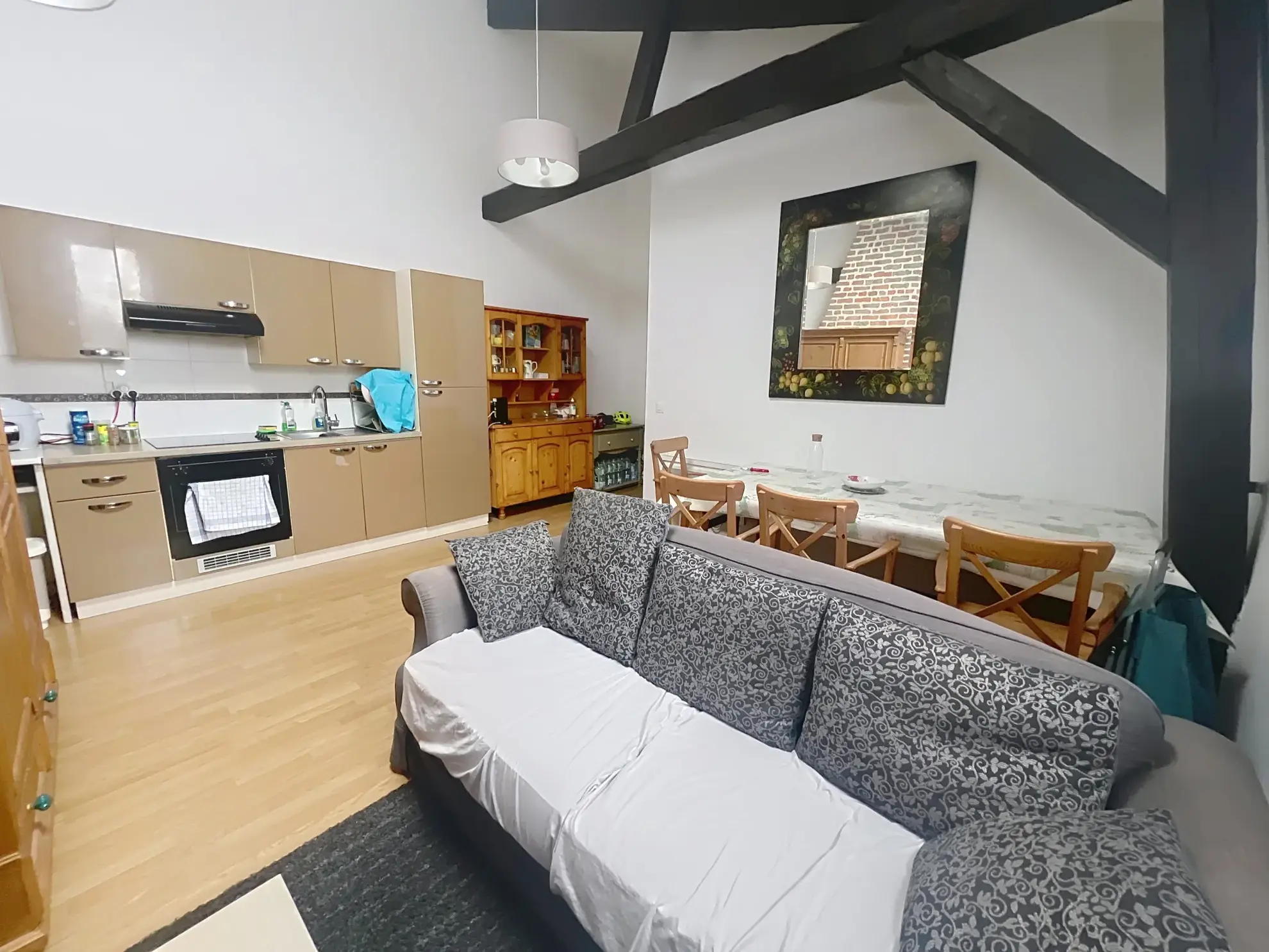 Appartement 55m² à Tourcoing avec 2 chambres, rénové et proche commodités 