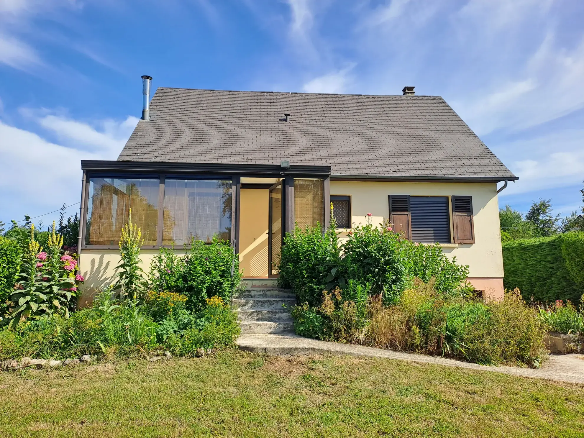 À vendre maison avec vue panoramique à Malzy, terrain de 6 472 m² dans un cadre paisible en Aisne 