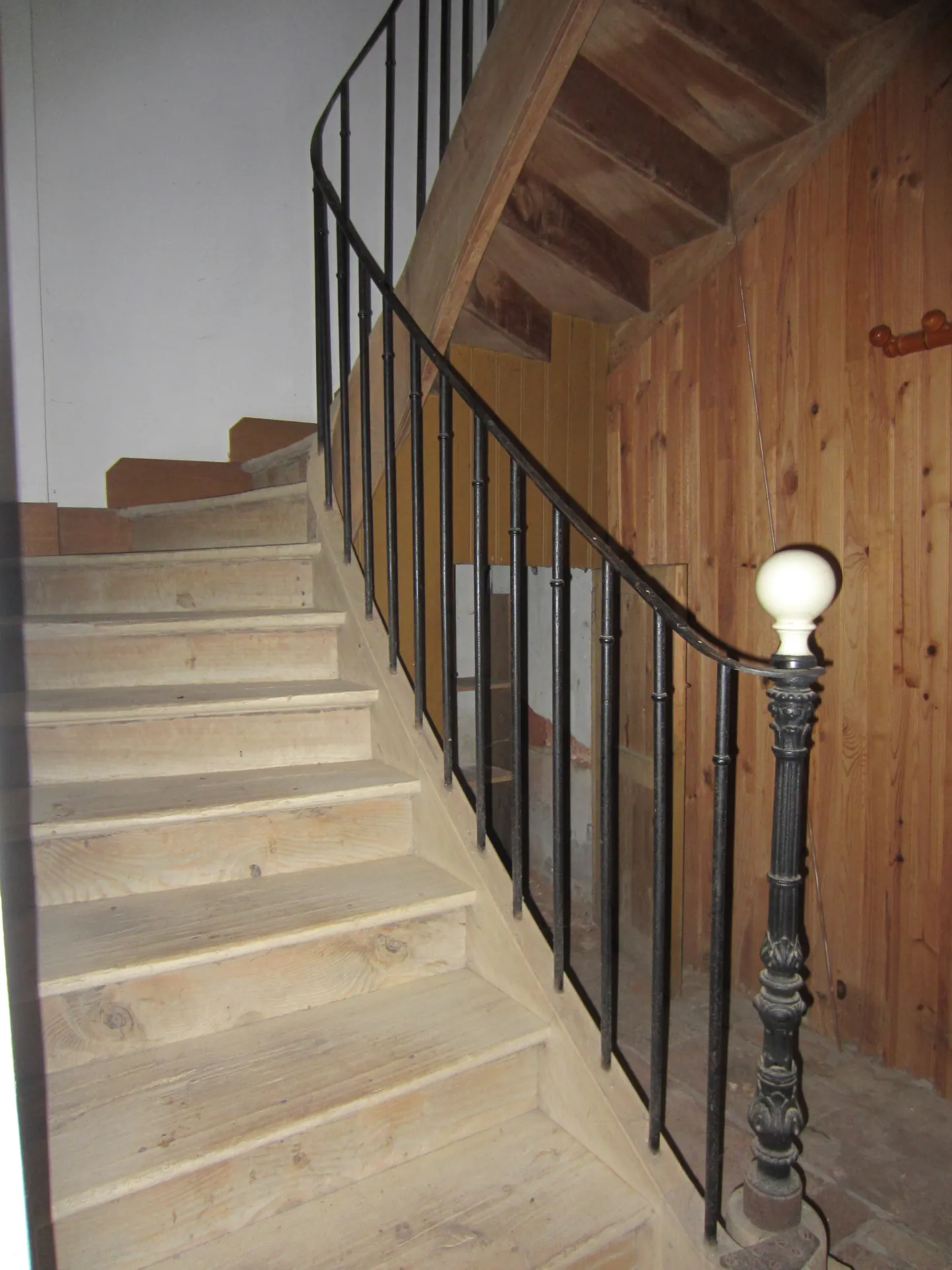 Maison médiévale à Lezat-sur-Léze avec cour et garage, idéal rénovation 