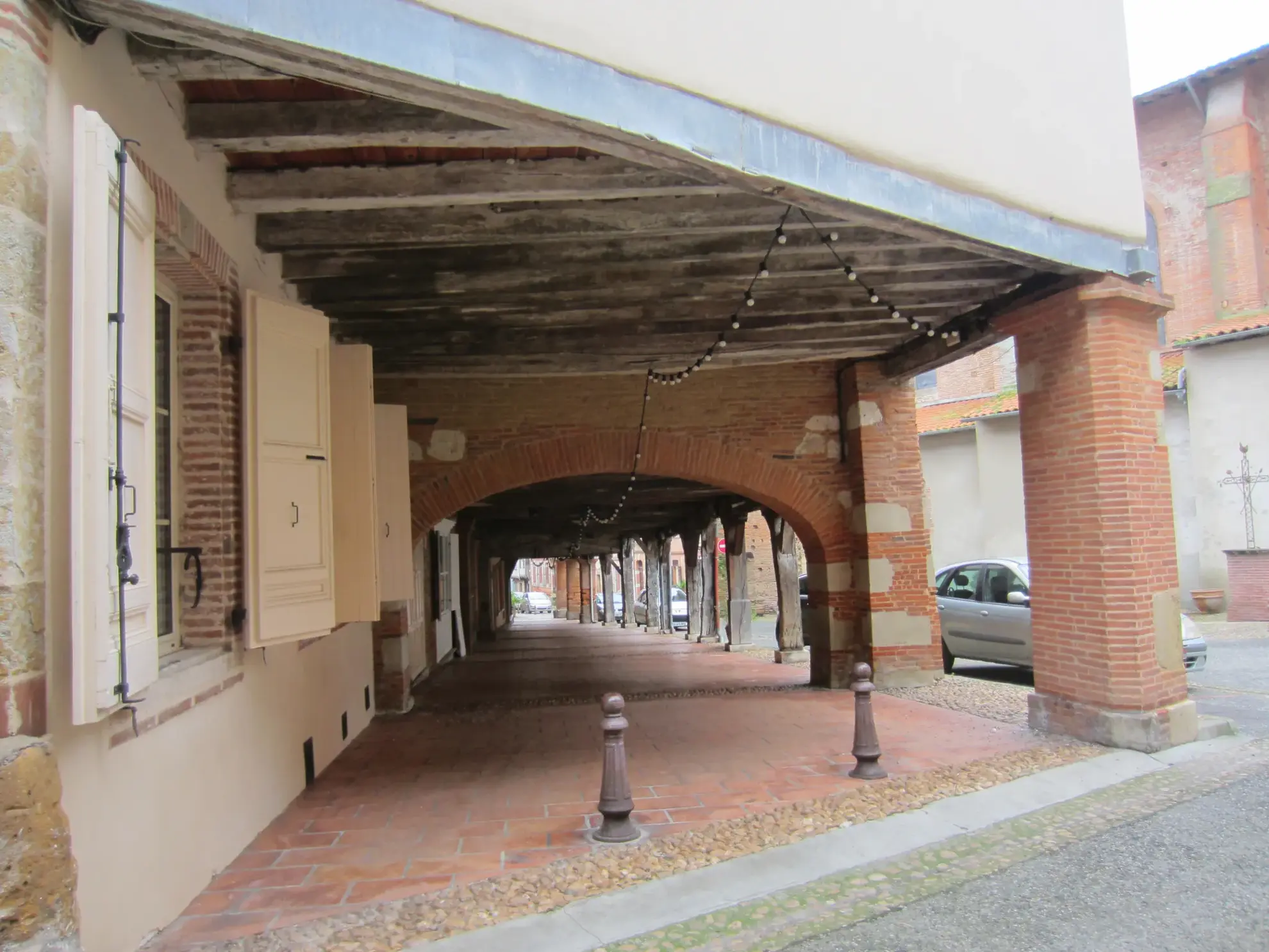 Maison médiévale à Lezat-sur-Léze avec cour et garage, idéal rénovation 
