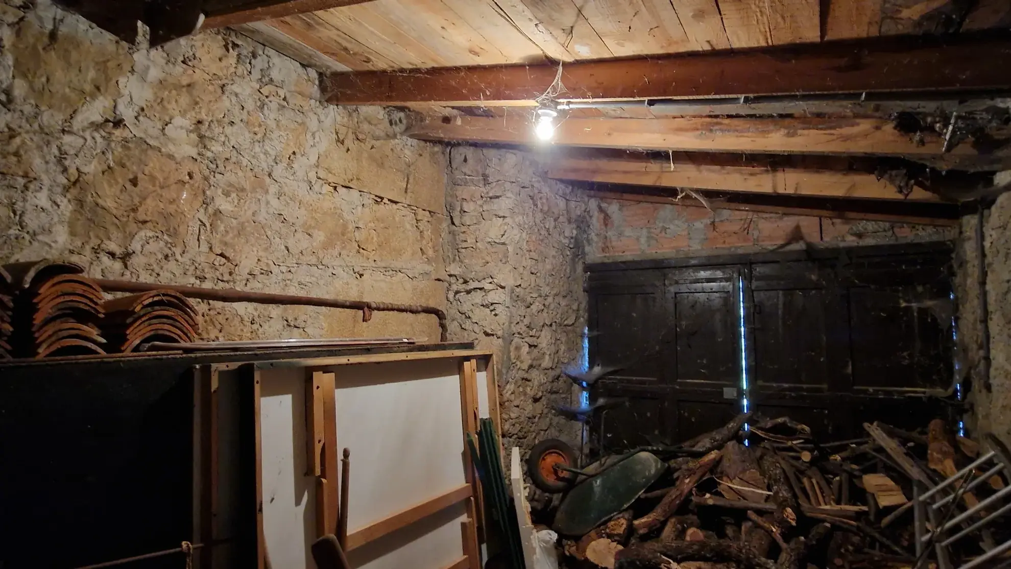 Maison de village à La Couvertoirade avec jardin de 126 m² à rénover 