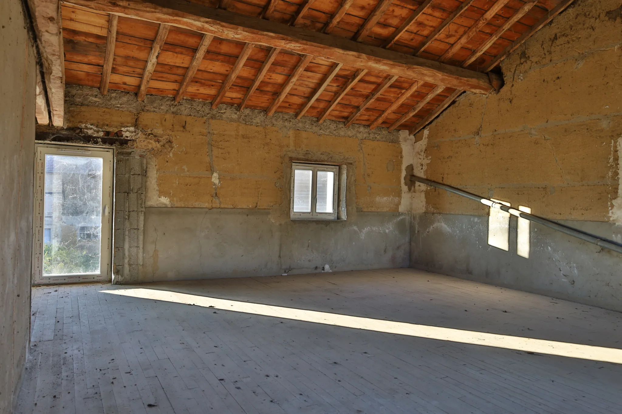 Maison à vendre de 156 m² à Saint Just Chaleyssin avec terrain et potentiel de personnalisation 