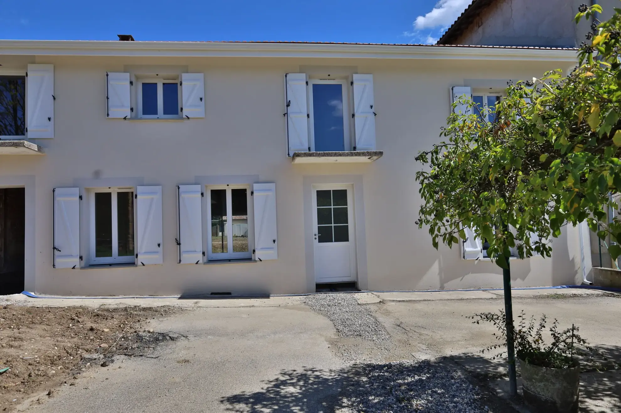 Maison à vendre de 156 m² à Saint Just Chaleyssin avec terrain et potentiel de personnalisation 