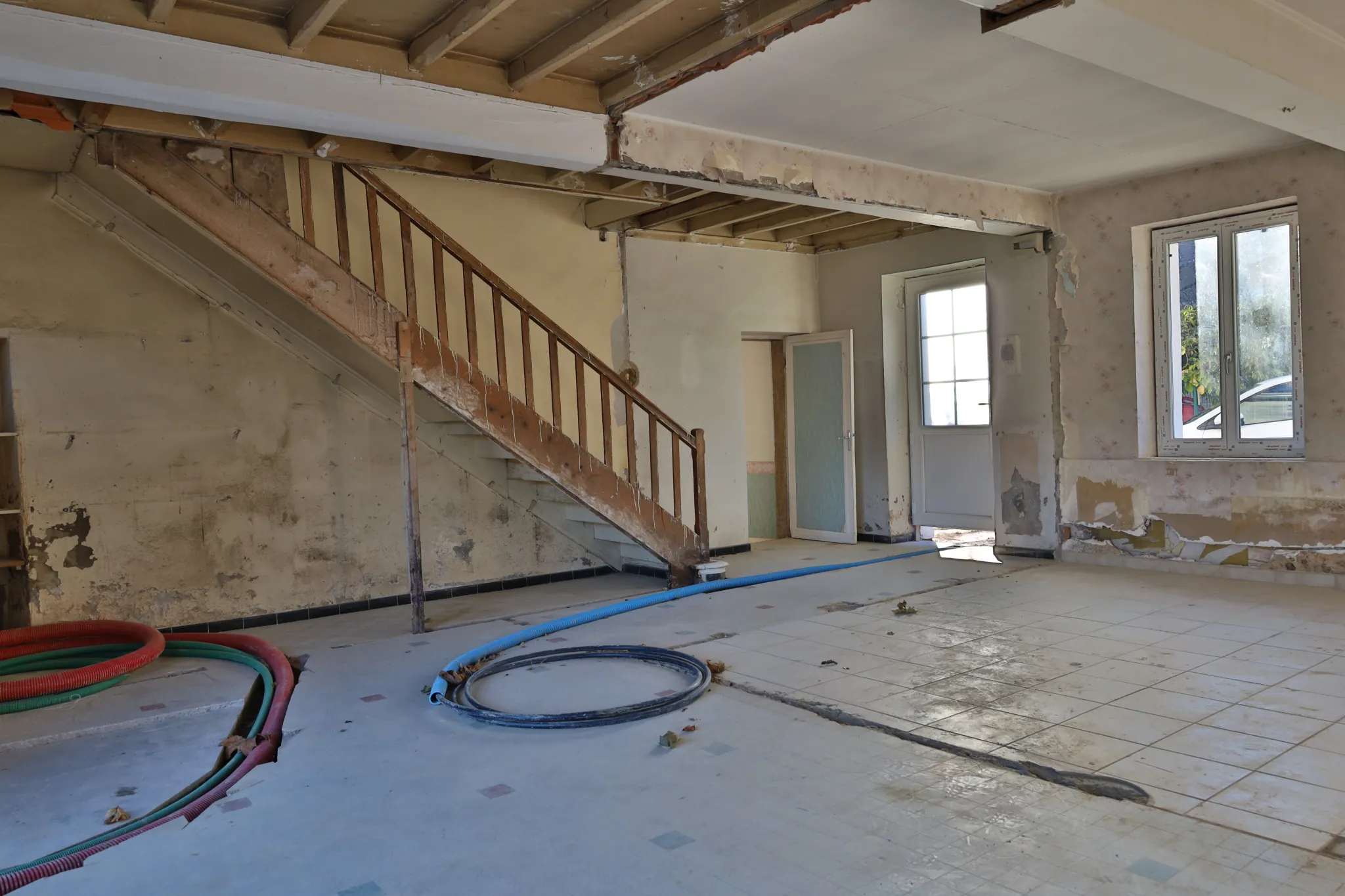 Maison à vendre de 156 m² à Saint Just Chaleyssin avec terrain et potentiel de personnalisation 