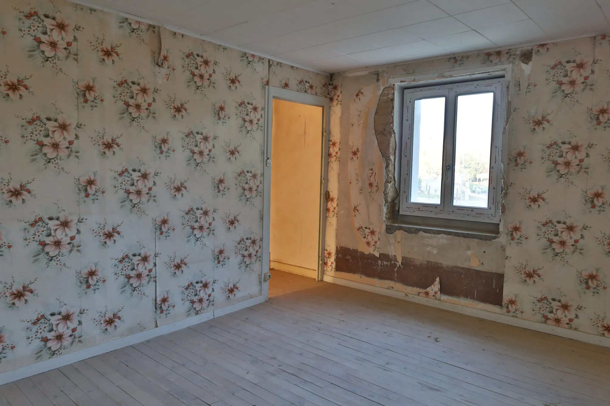 Maison à vendre de 156 m² à Saint Just Chaleyssin avec terrain et potentiel de personnalisation 