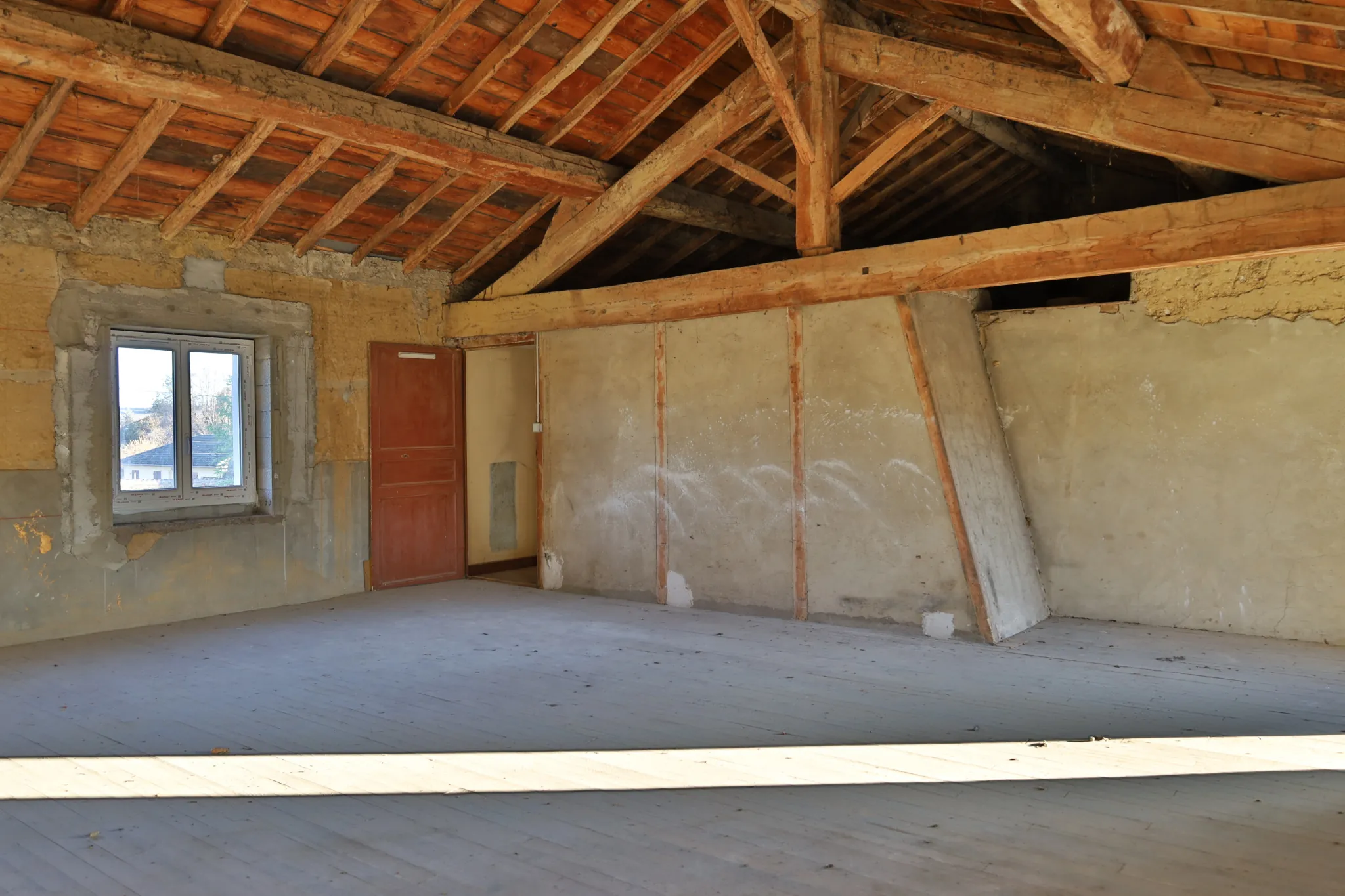 Maison à vendre de 156 m² à Saint Just Chaleyssin avec terrain et potentiel de personnalisation 