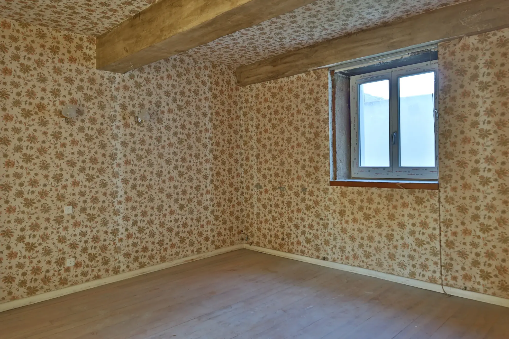 Maison à vendre de 156 m² à Saint Just Chaleyssin avec terrain et potentiel de personnalisation 